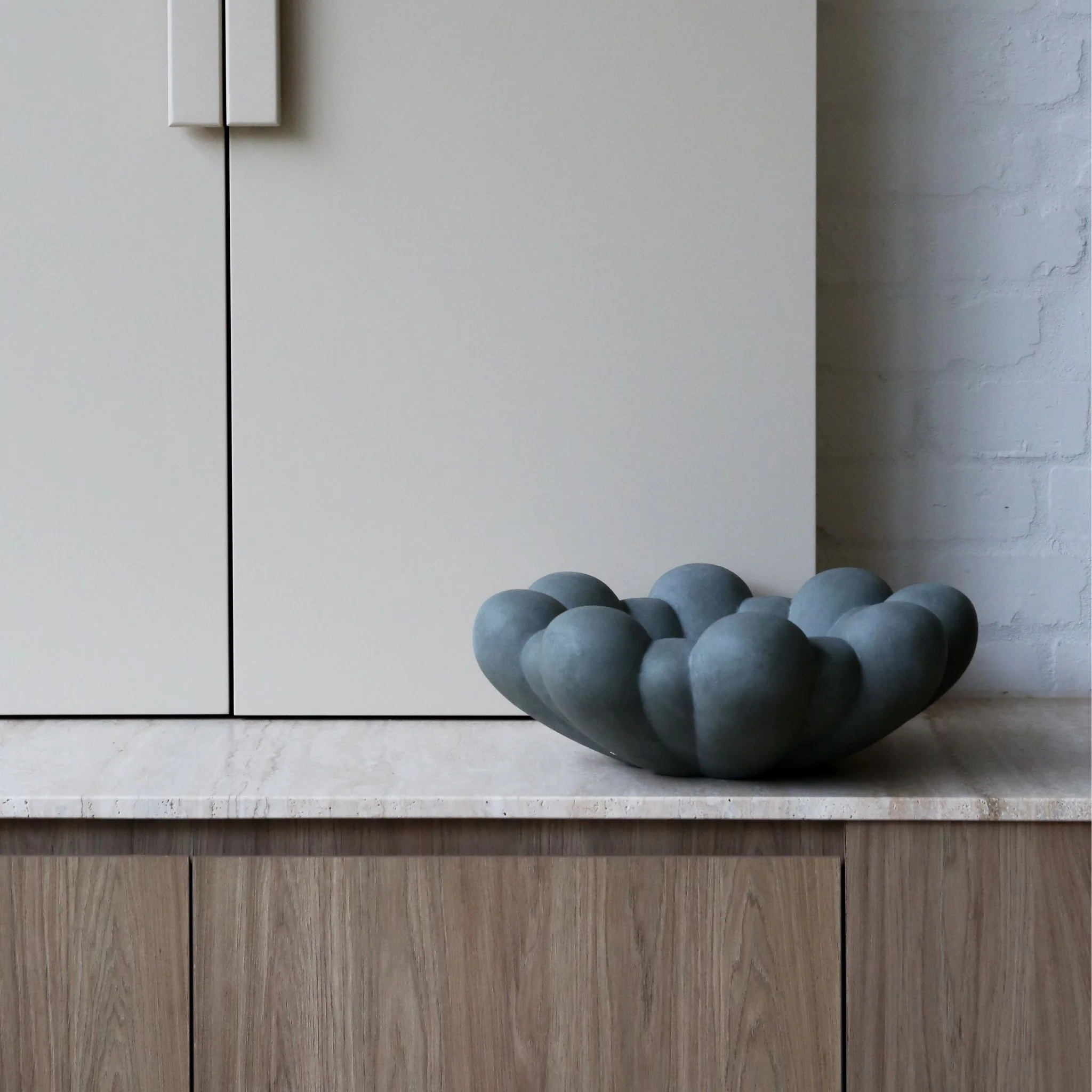 101 COPENHAGEN Bloom Tray Big, D44cm, Dark Grey - Image 3