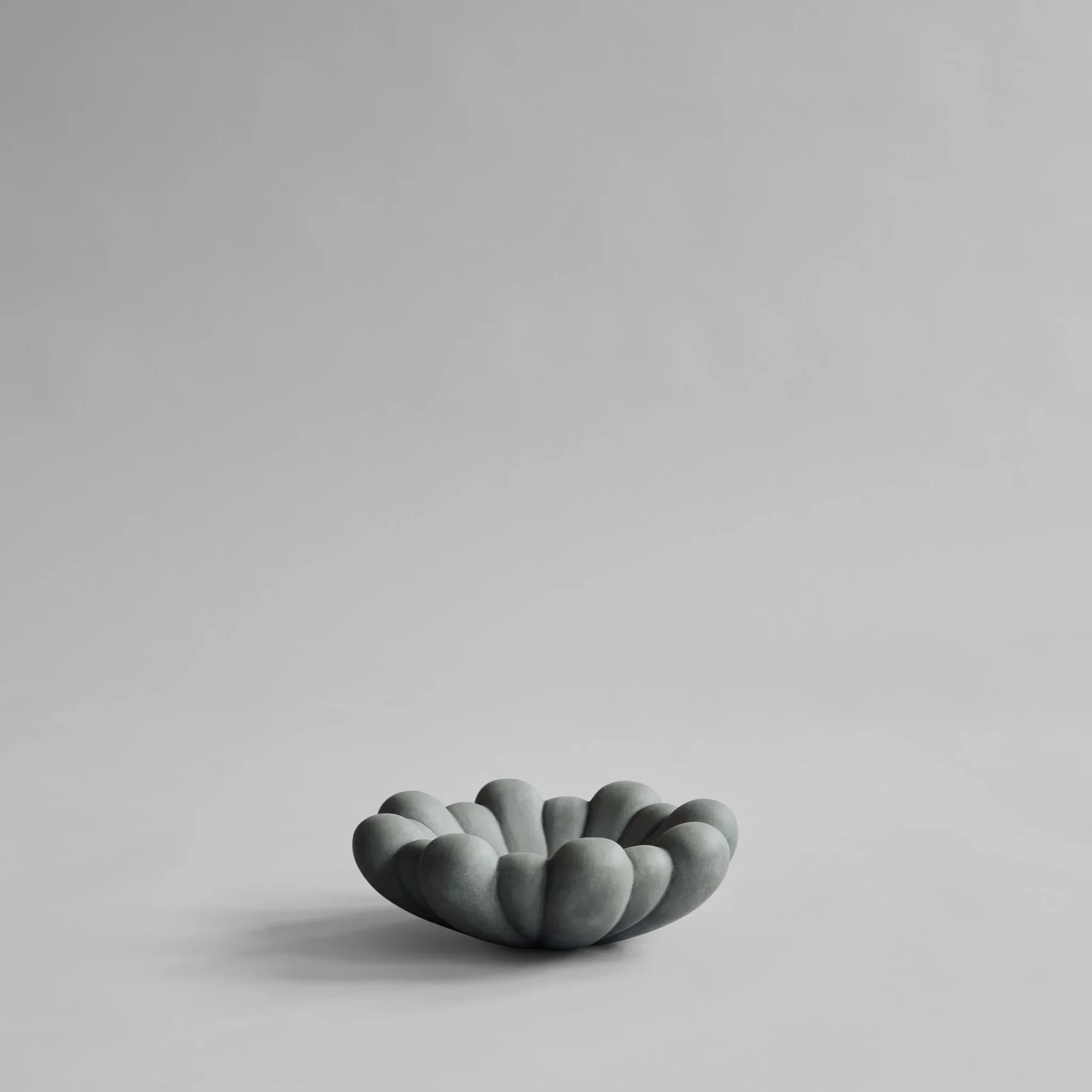 101 COPENHAGEN Bloom Tray Medio, D28.5cm, Dark Grey - Image 2