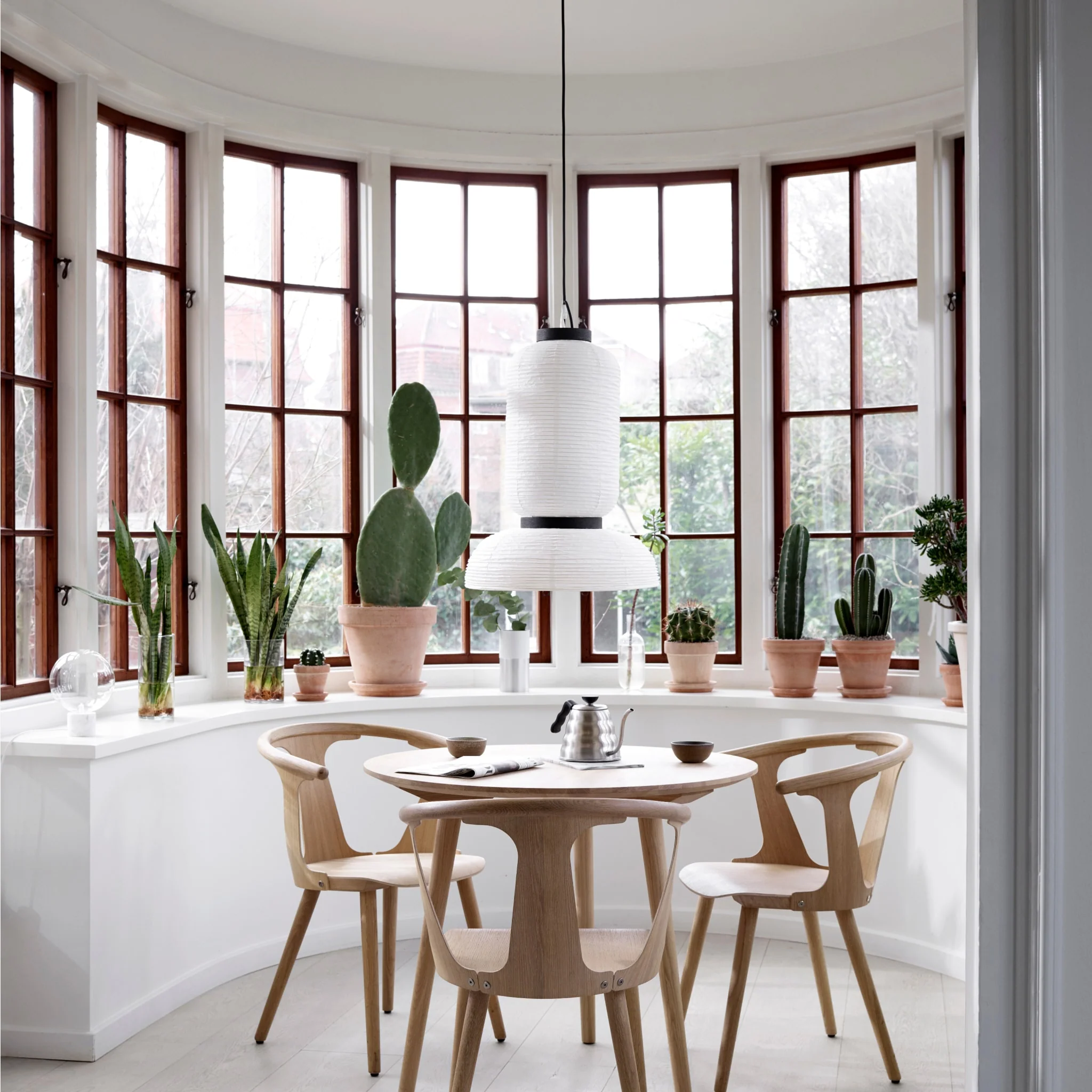 &TRADITION Formakami Pendant JH3, D46cm, Ivory White & Black Stained Oak - Image 3