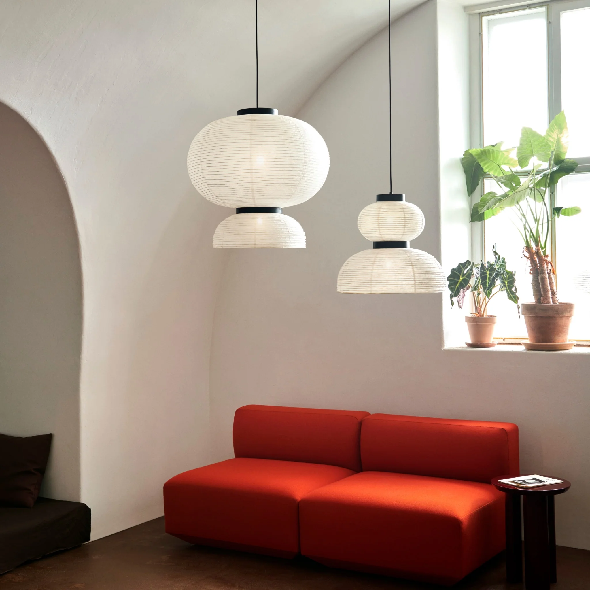 &TRADITION Formakami Pendant JH4, D50cm, Ivory White & Black Stained Oak - Image 3
