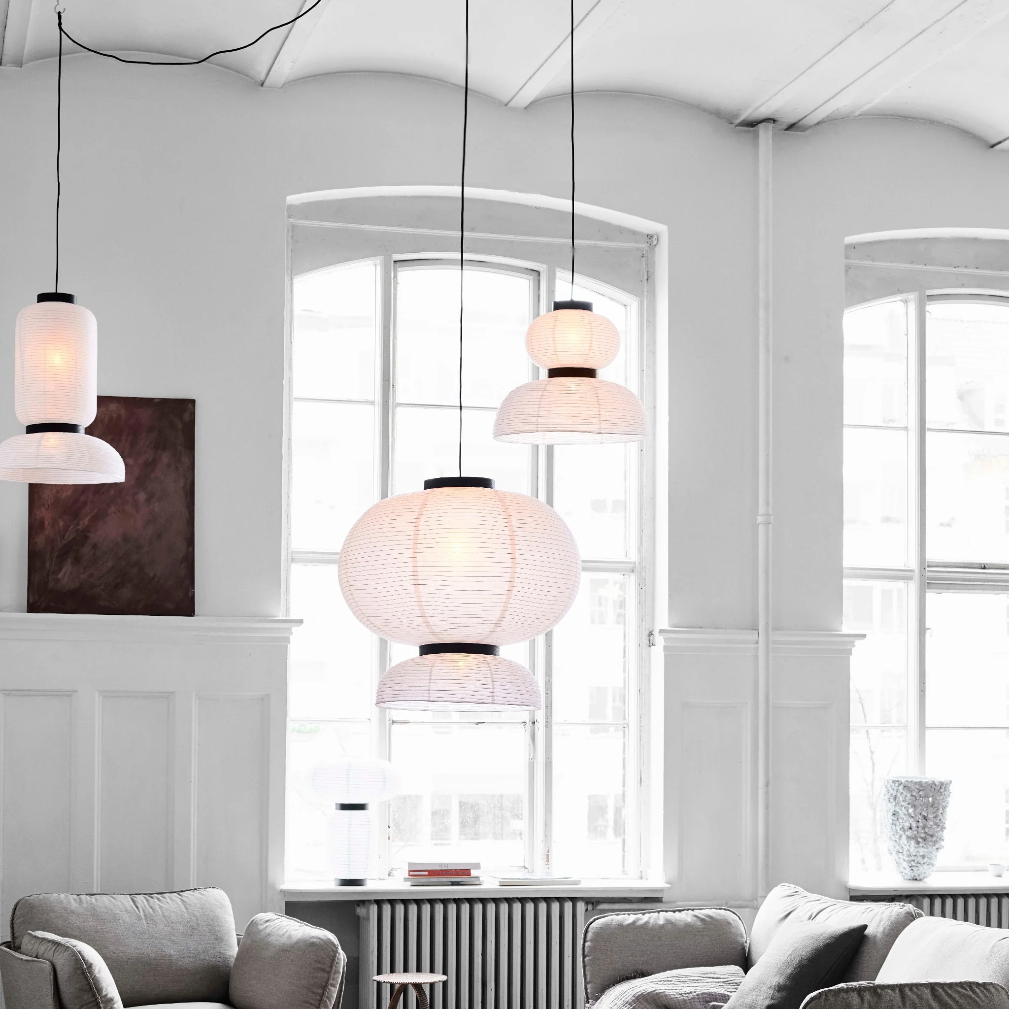 &TRADITION Formakami Pendant JH4, D50cm, Ivory White & Black Stained Oak - Image 4