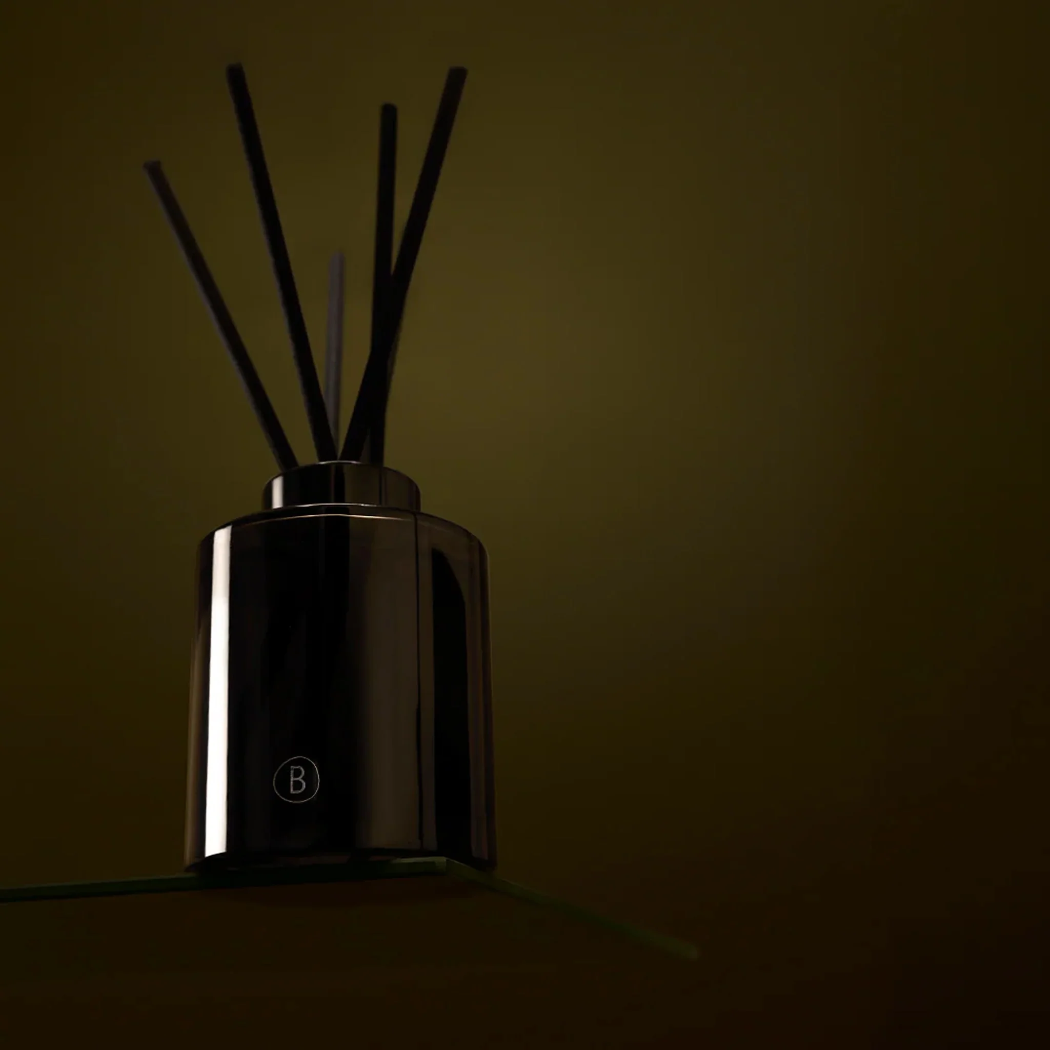 BLACK BLAZE Vetiver & Fig Reed Diffuser, Black - Image 2