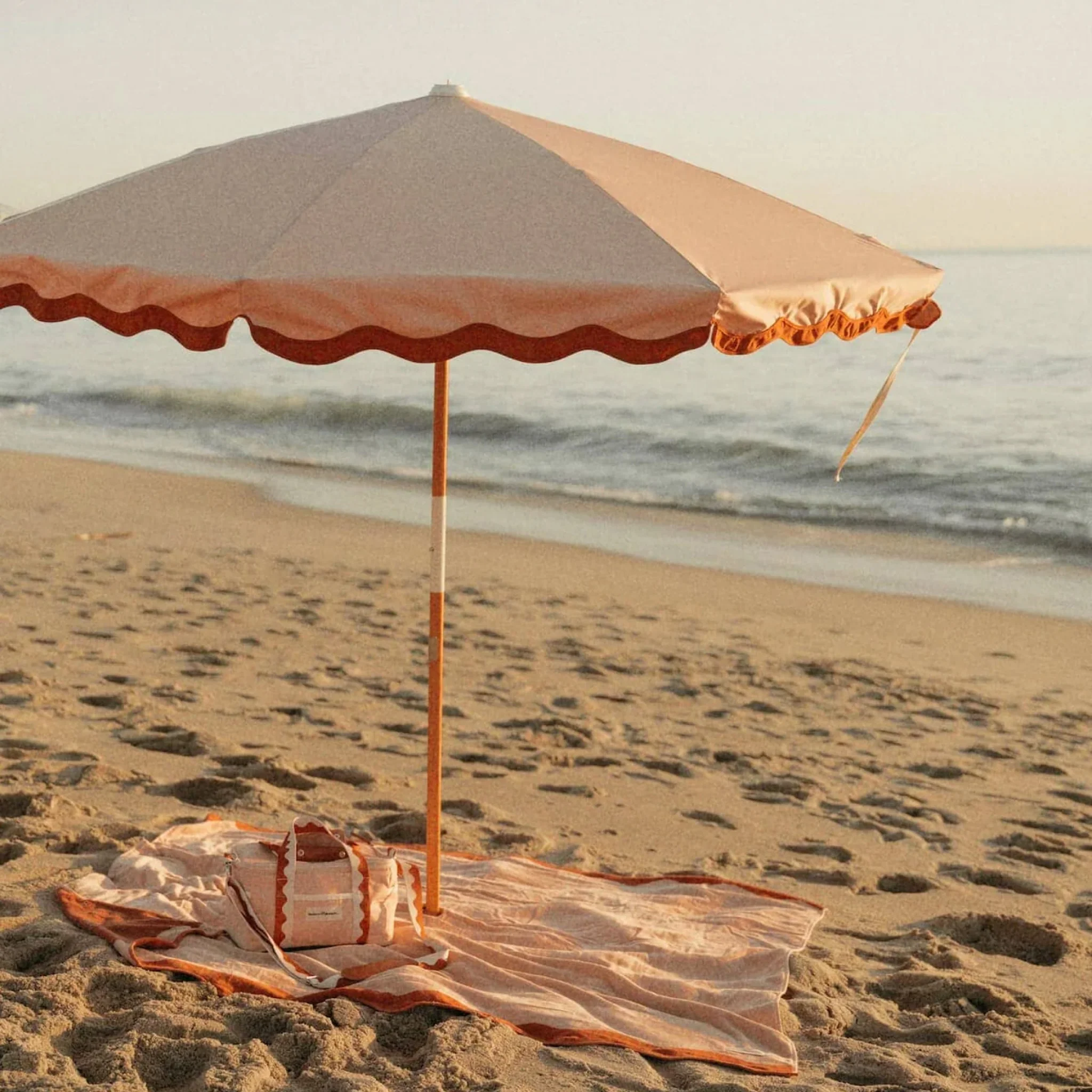 BUSINESS & PLEASURE CO Amalfi Umbrella, Rivie Pink - Image 2