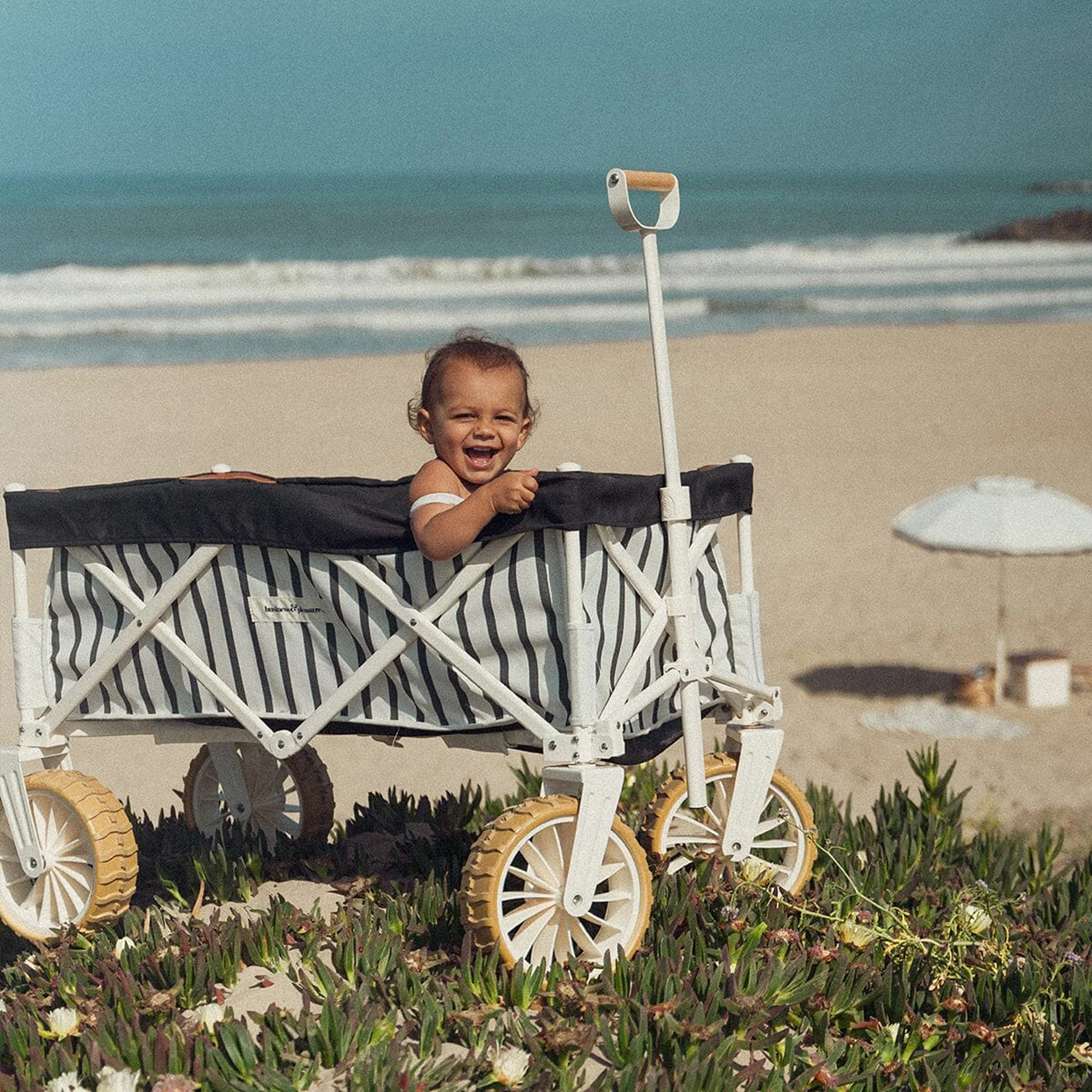 BUSINESS & PLEASURE CO Folding Beach Cart, Monaco Black Stripe - Image 9