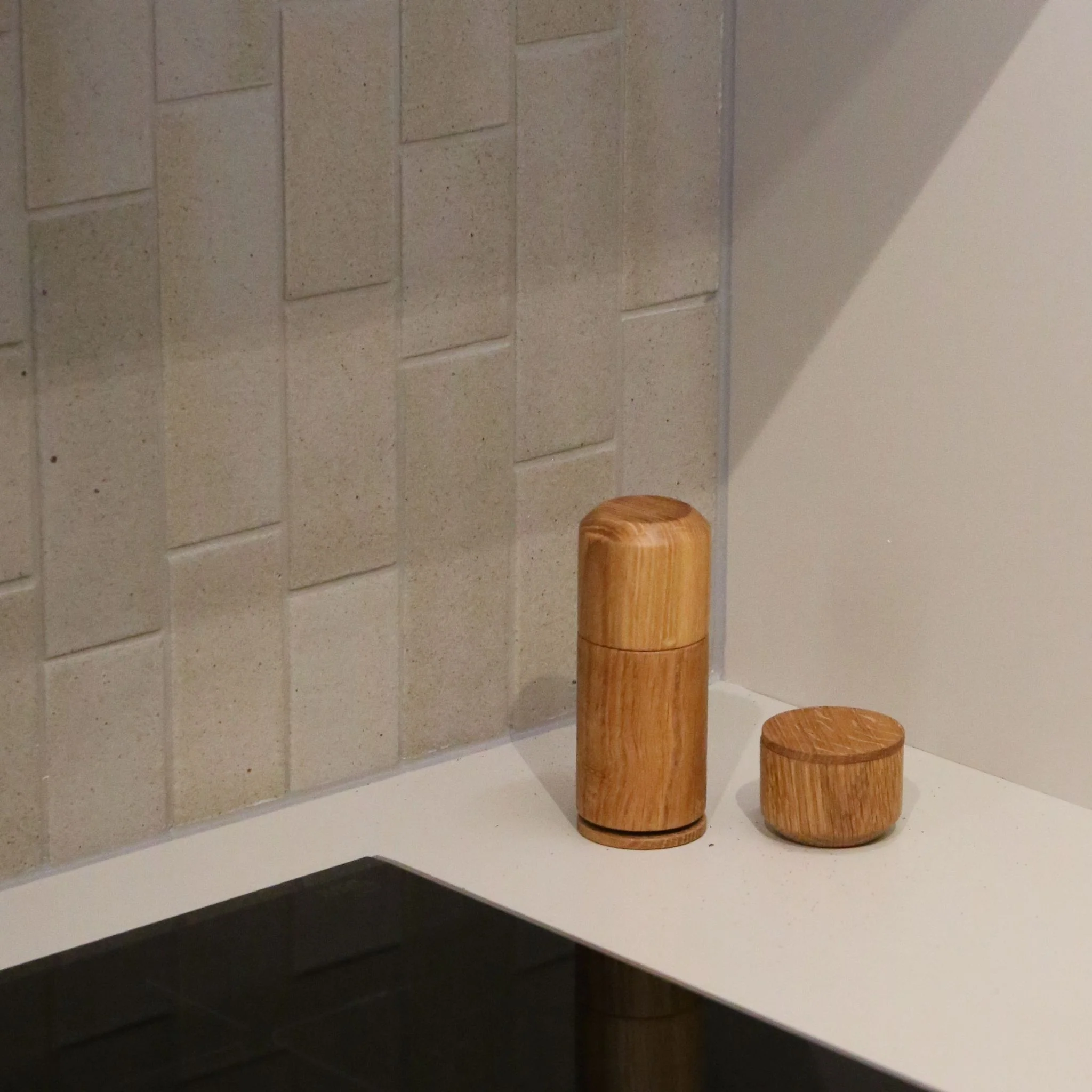 EKTA LIVING ‘Crush Me’ Salt or Pepper Grinder, Oiled Oak - Image 3