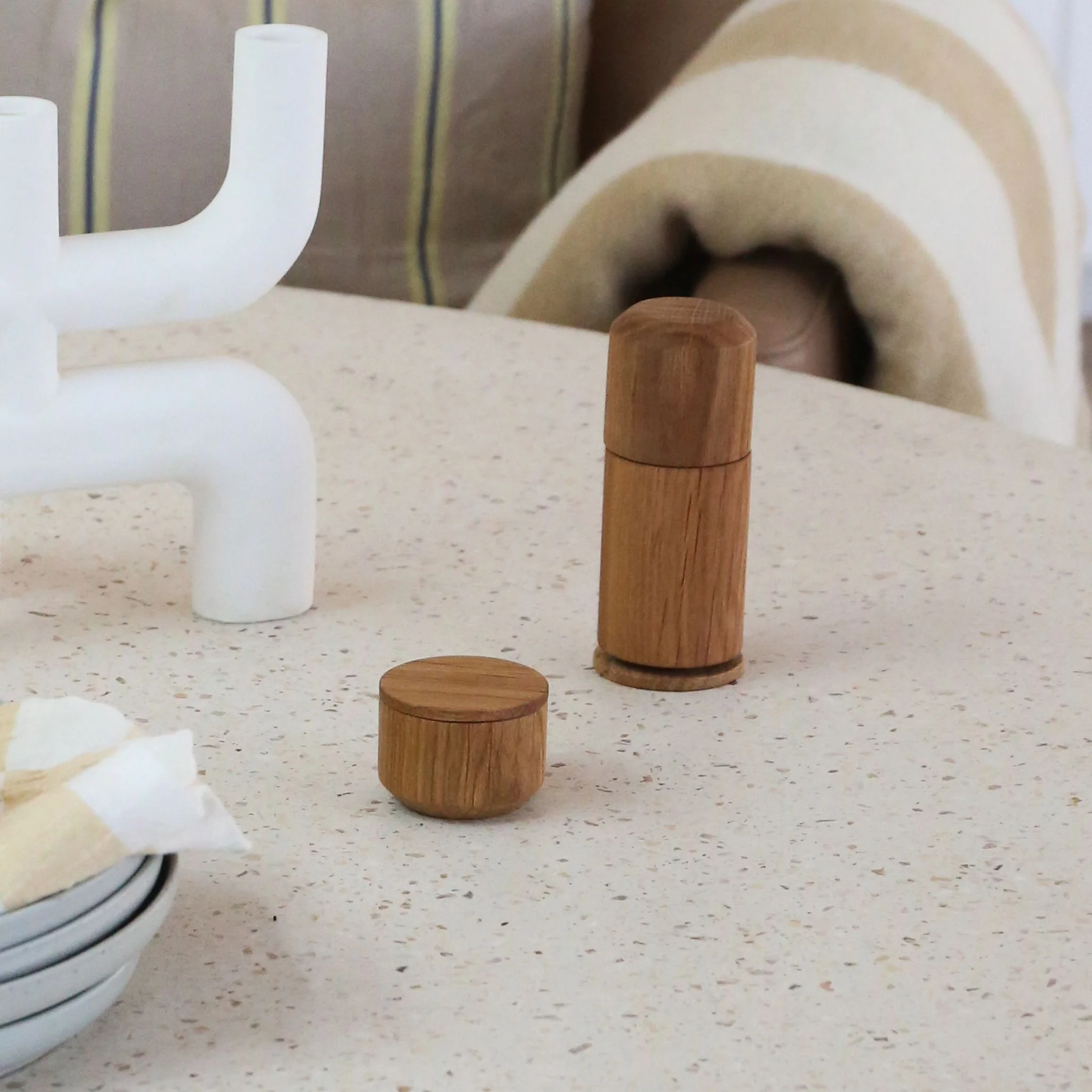 EKTA LIVING ‘Crush Me’ Salt or Pepper Grinder, Oiled Oak - Image 7