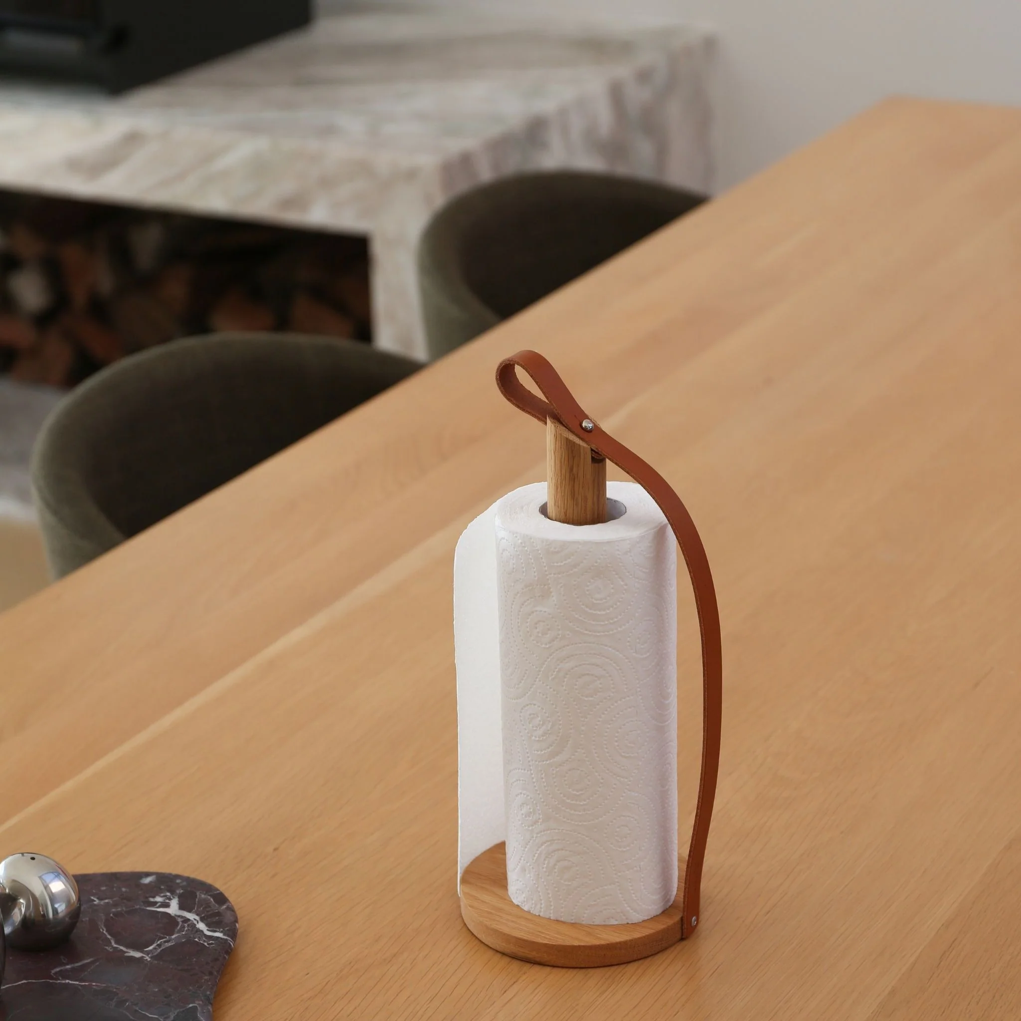 EKTA LIVING Hands On Paper Towel Holder, Smoked Oak/Leather - Image 2