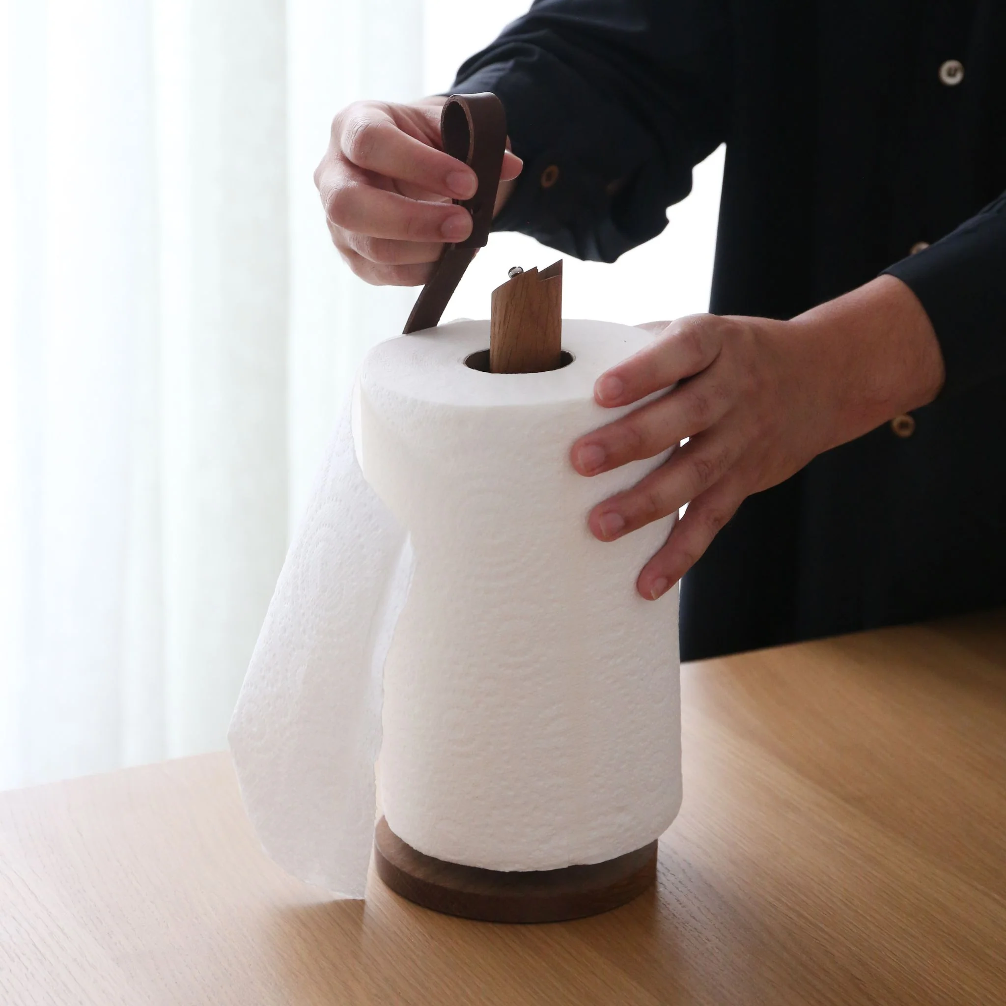 EKTA LIVING Hands On Paper Towel Holder, Smoked Oak/Leather - Image 4