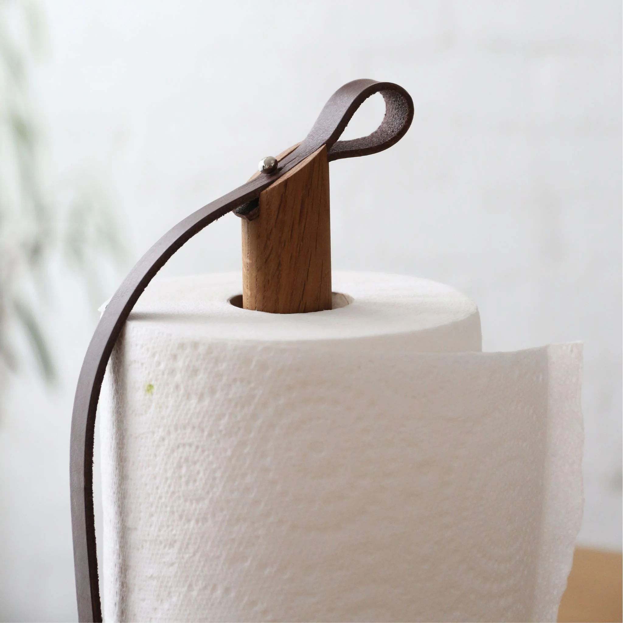 EKTA LIVING Hands On Paper Towel Holder, Smoked Oak/Leather - Image 5