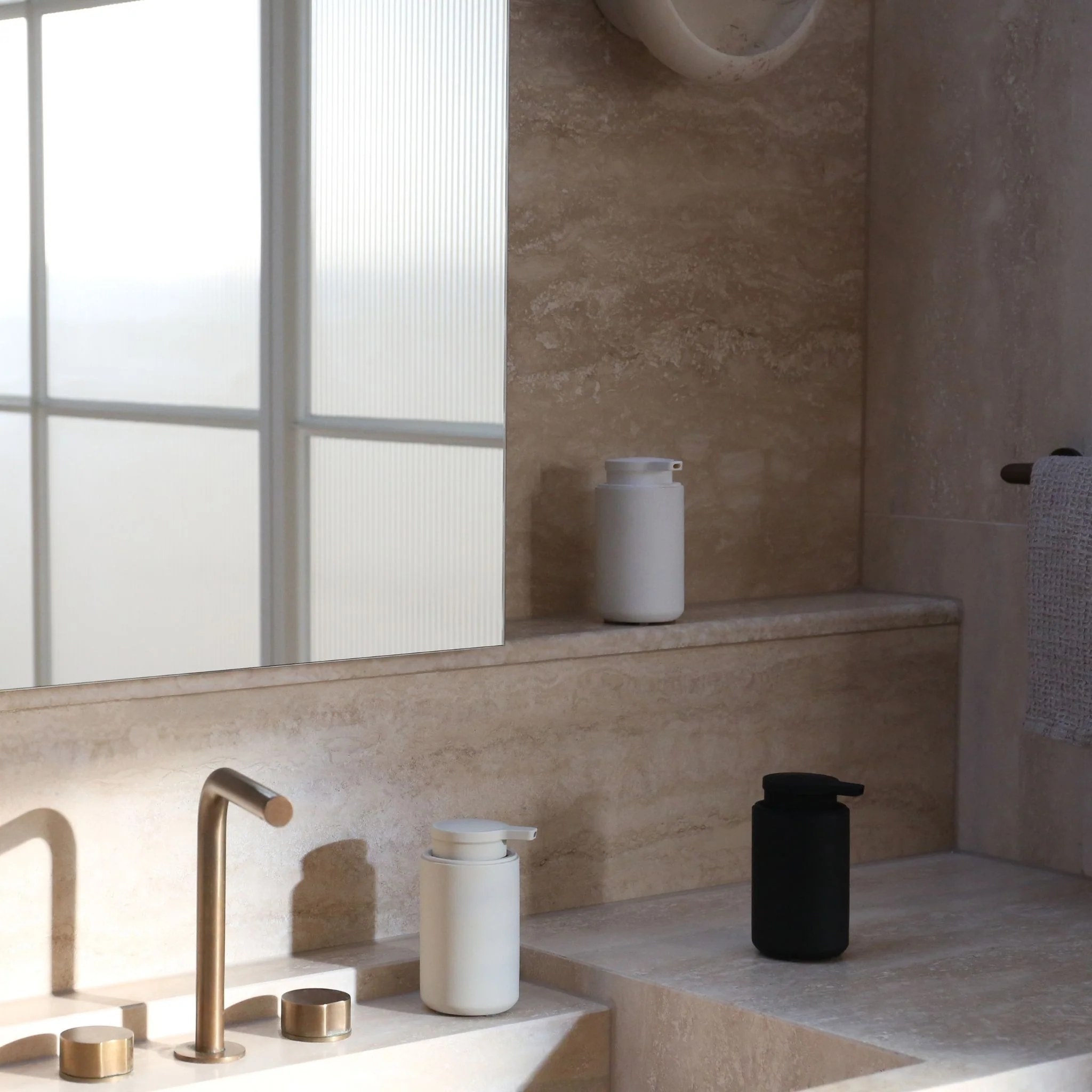 DESIGNSTUFF ARC Soap Dispenser, Black - Image 4