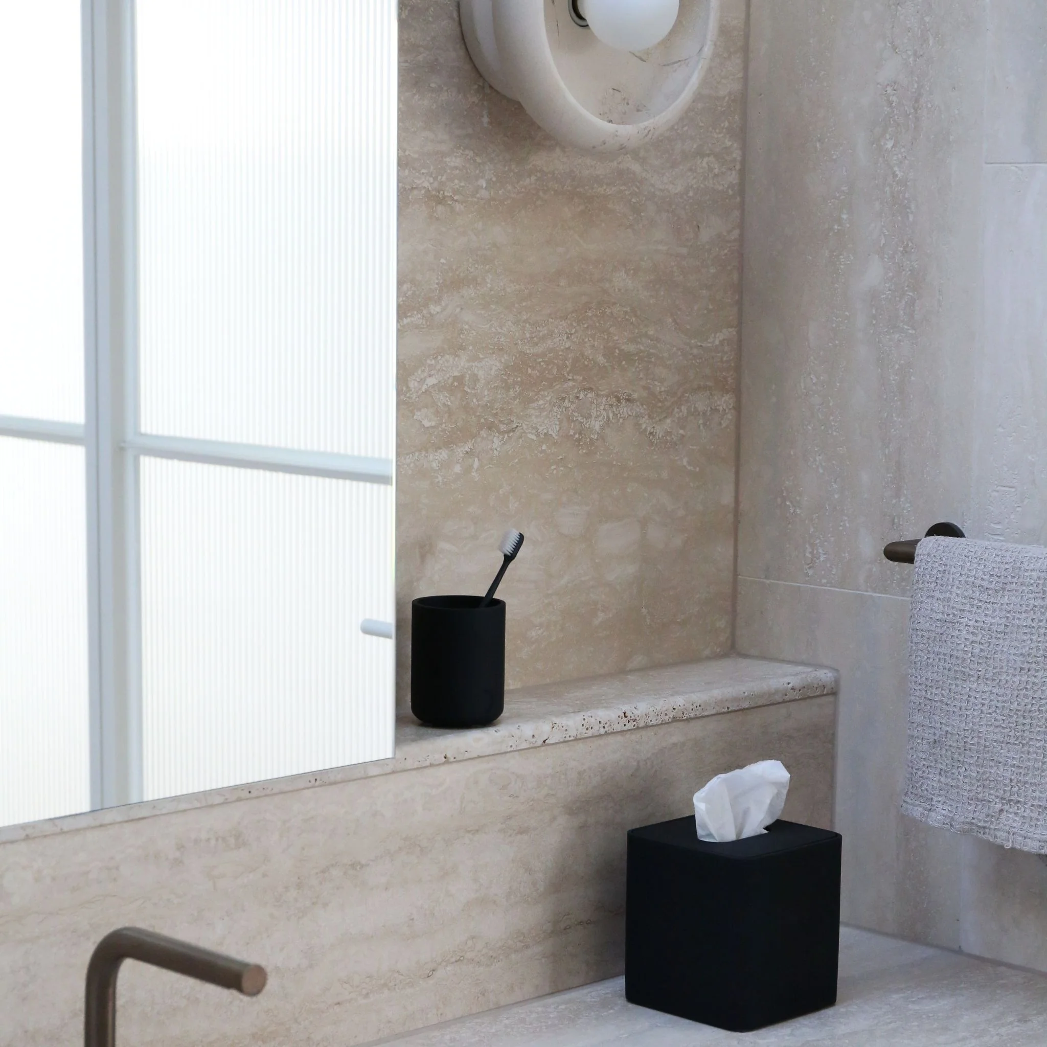 DESIGNSTUFF ARC Tumbler/Toothbrush Holder, Black - Image 3
