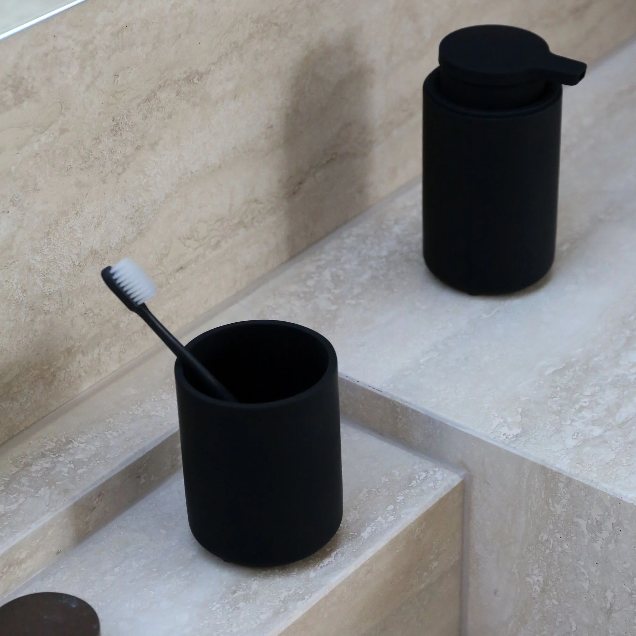 DESIGNSTUFF ARC Tumbler/Toothbrush Holder, Black - Image 4