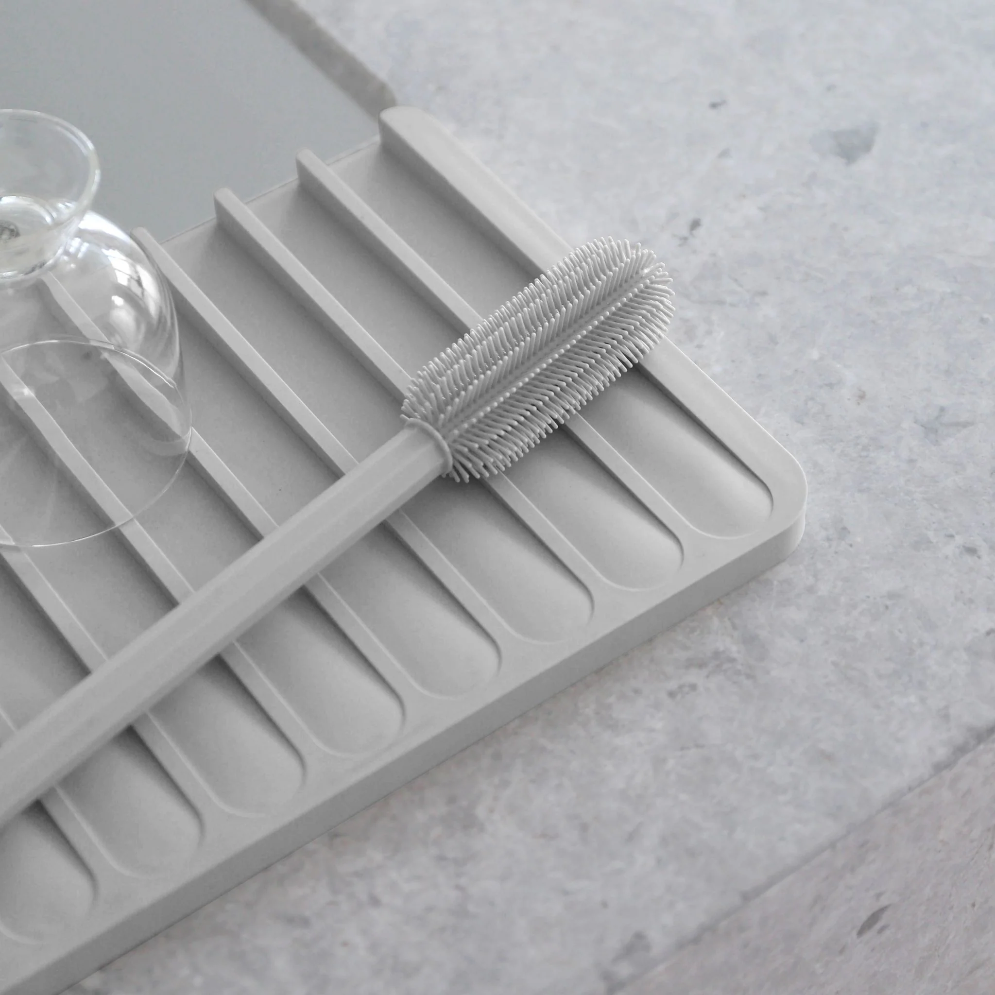 DESIGNSTUFF VANA Bottle Brush, Light Grey - Image 4