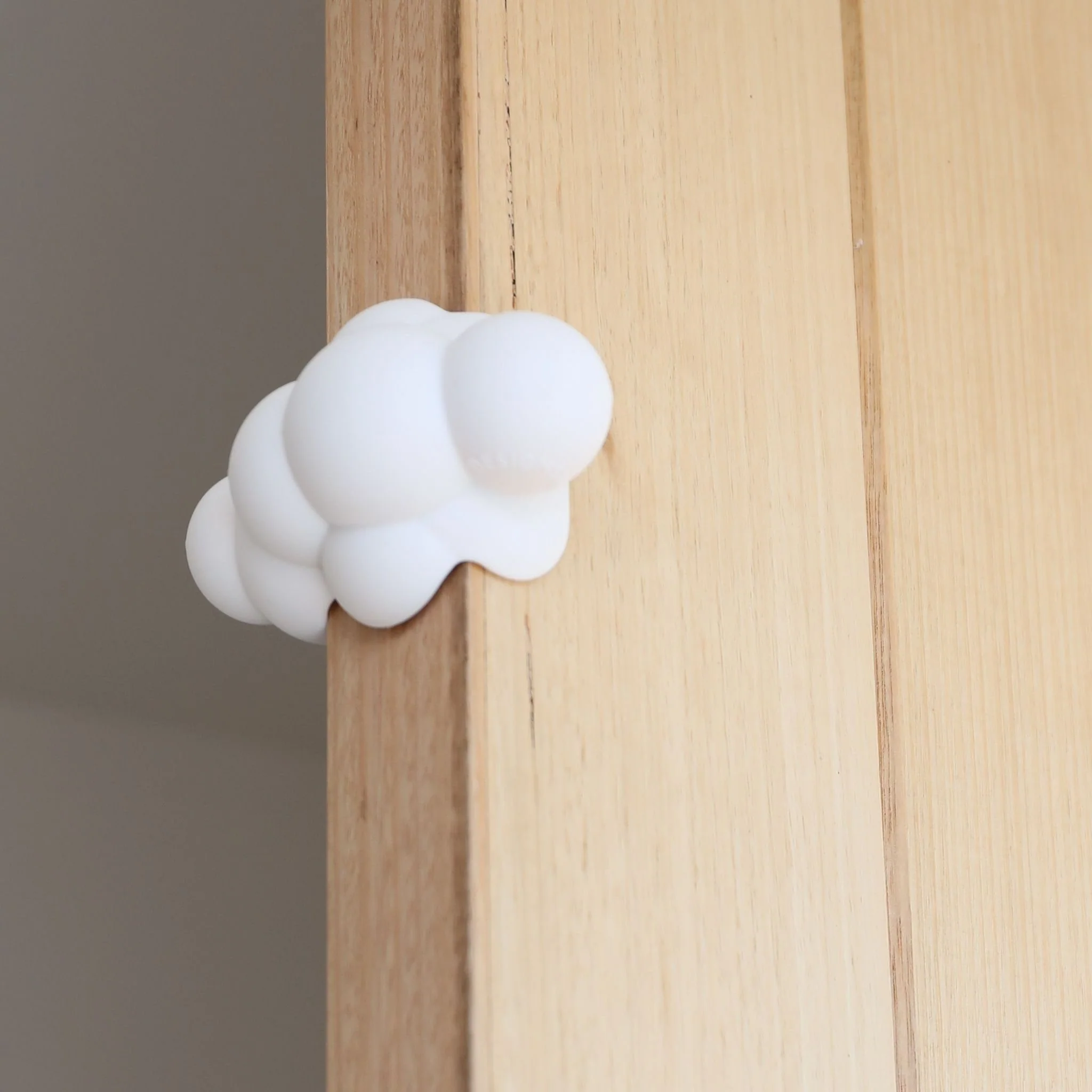 DESIGNSTUFF CUBI Cloud Door Stop, Chalk - Image 3