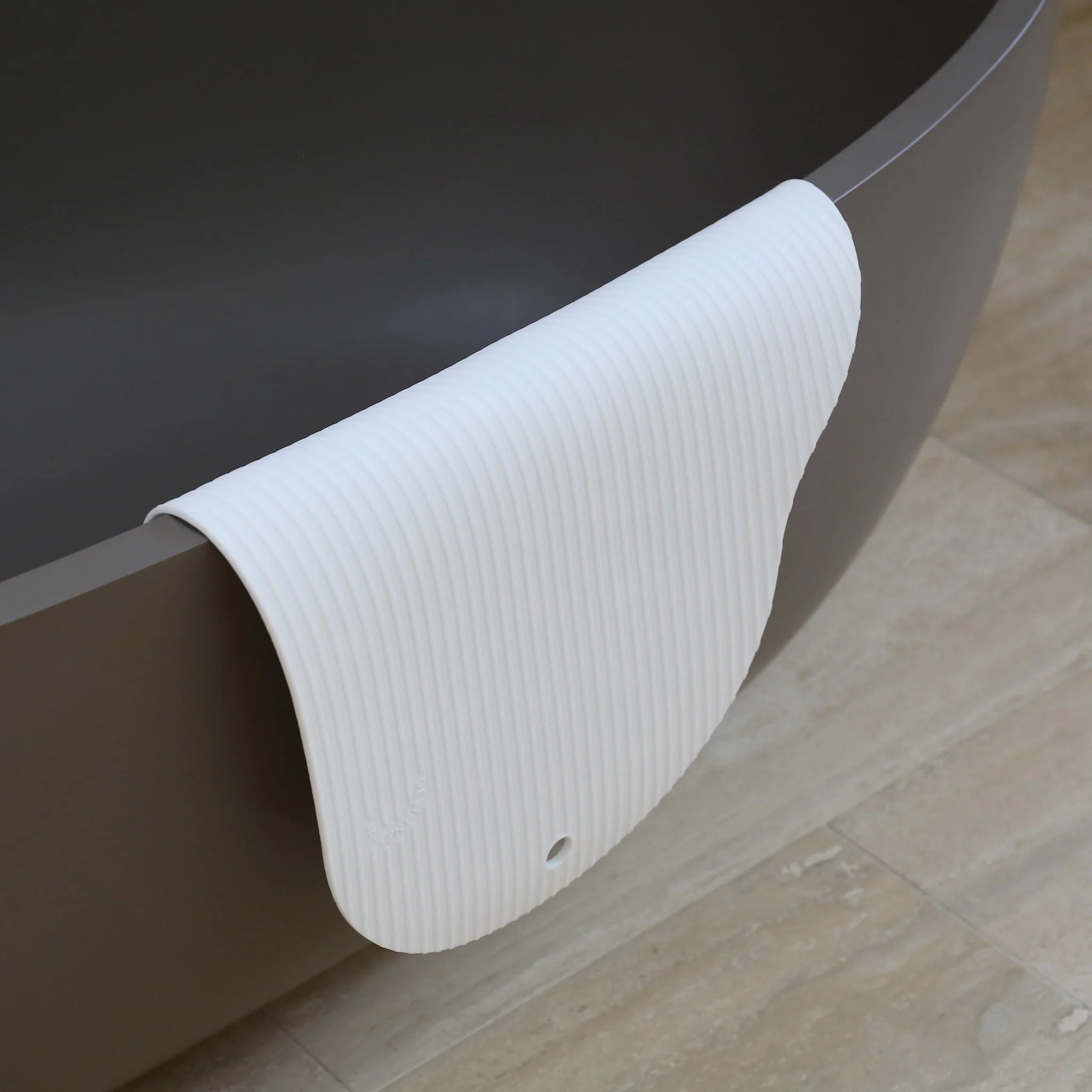 DESIGNSTUFF CURV Silicone Bath Mat, White - Image 7