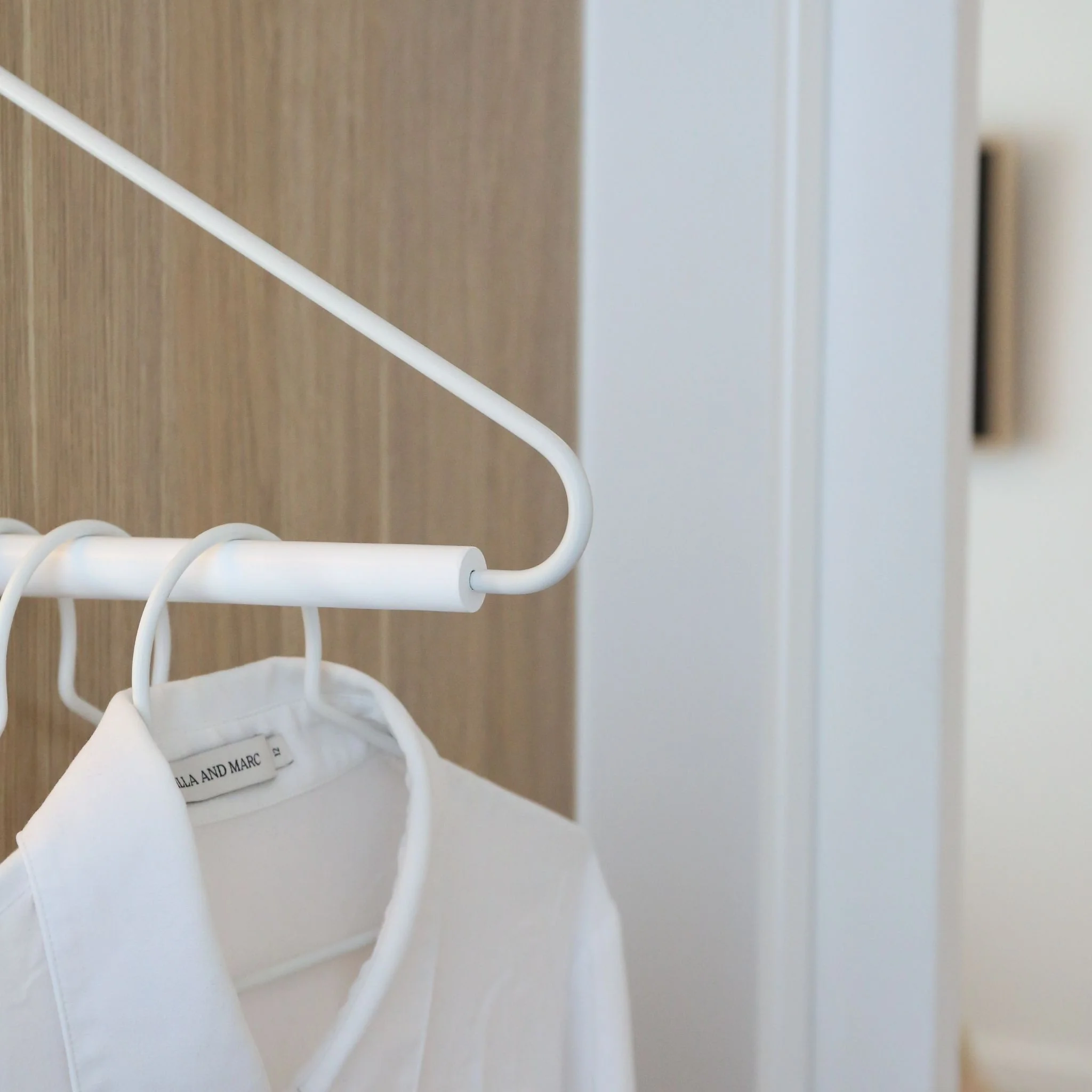 DESIGNSTUFF Curve Clothes Rack, White - Image 4