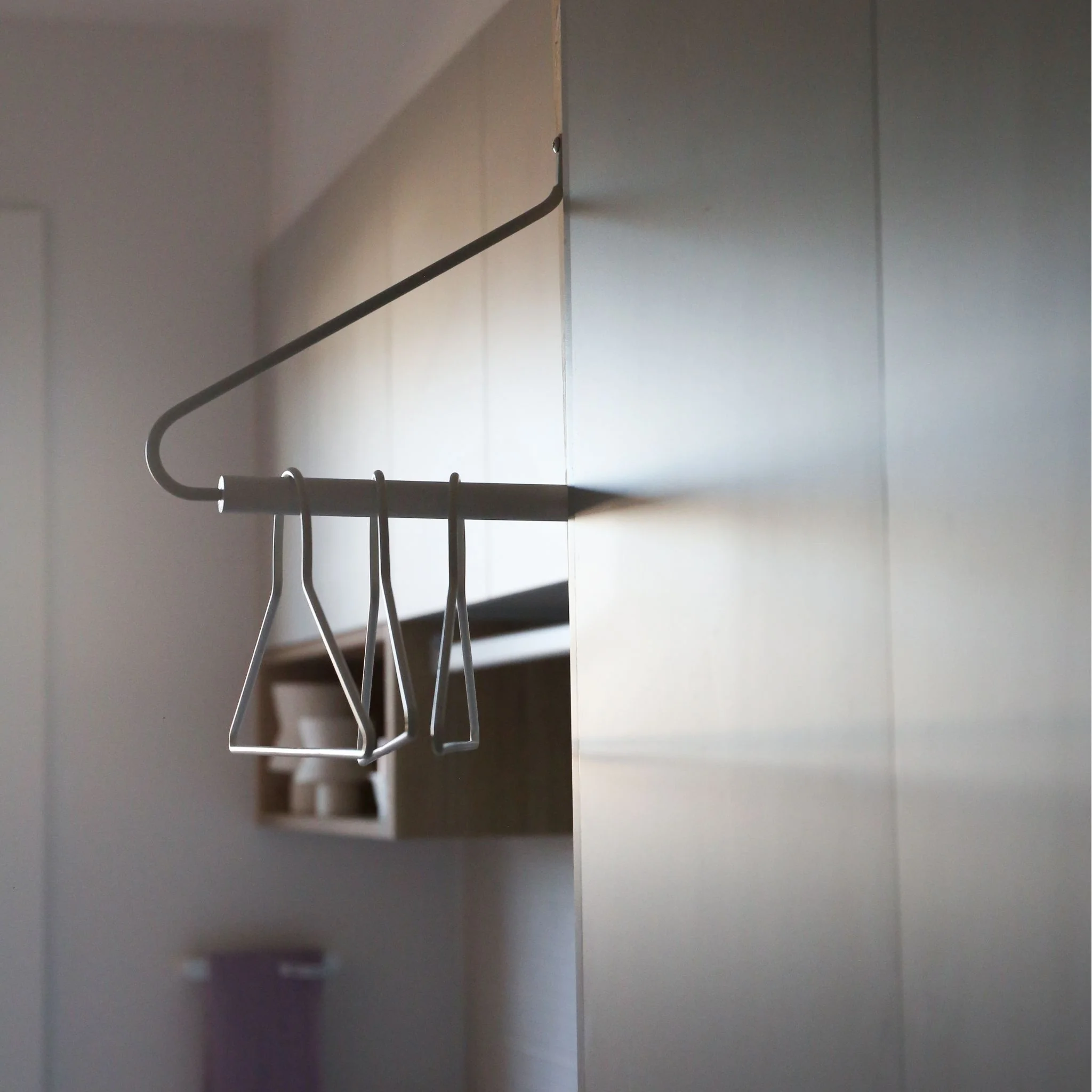 DESIGNSTUFF Curve Clothes Rack, White - Image 6