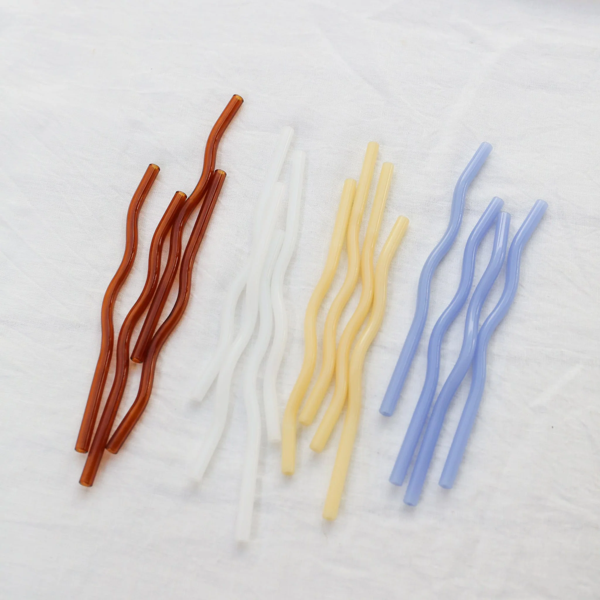 DESIGNSTUFF Curve Glass Straw, Mixed Mist/Lemon/White/Cinnamon (Set of 4) - Image 4