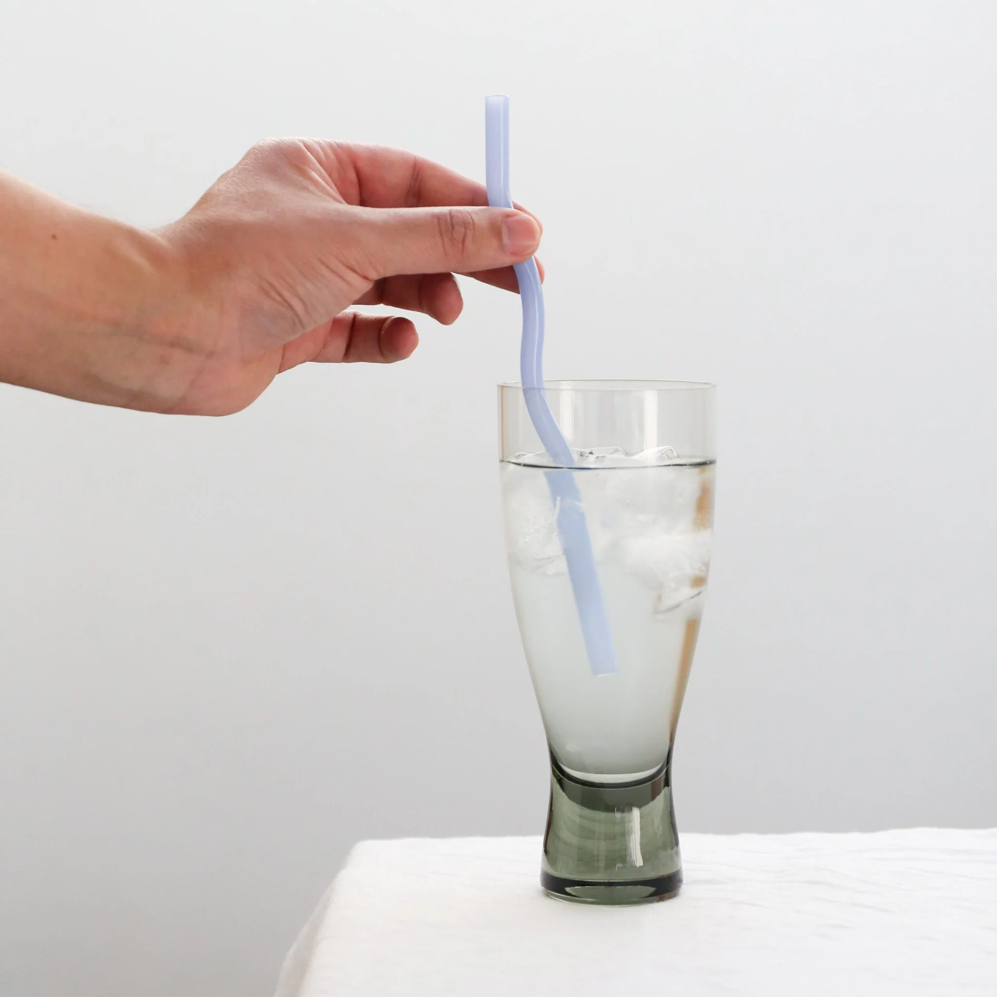 DESIGNSTUFF Curve Glass Straw, Mixed Mist/Lemon/White/Cinnamon (Set of 4) - Image 8