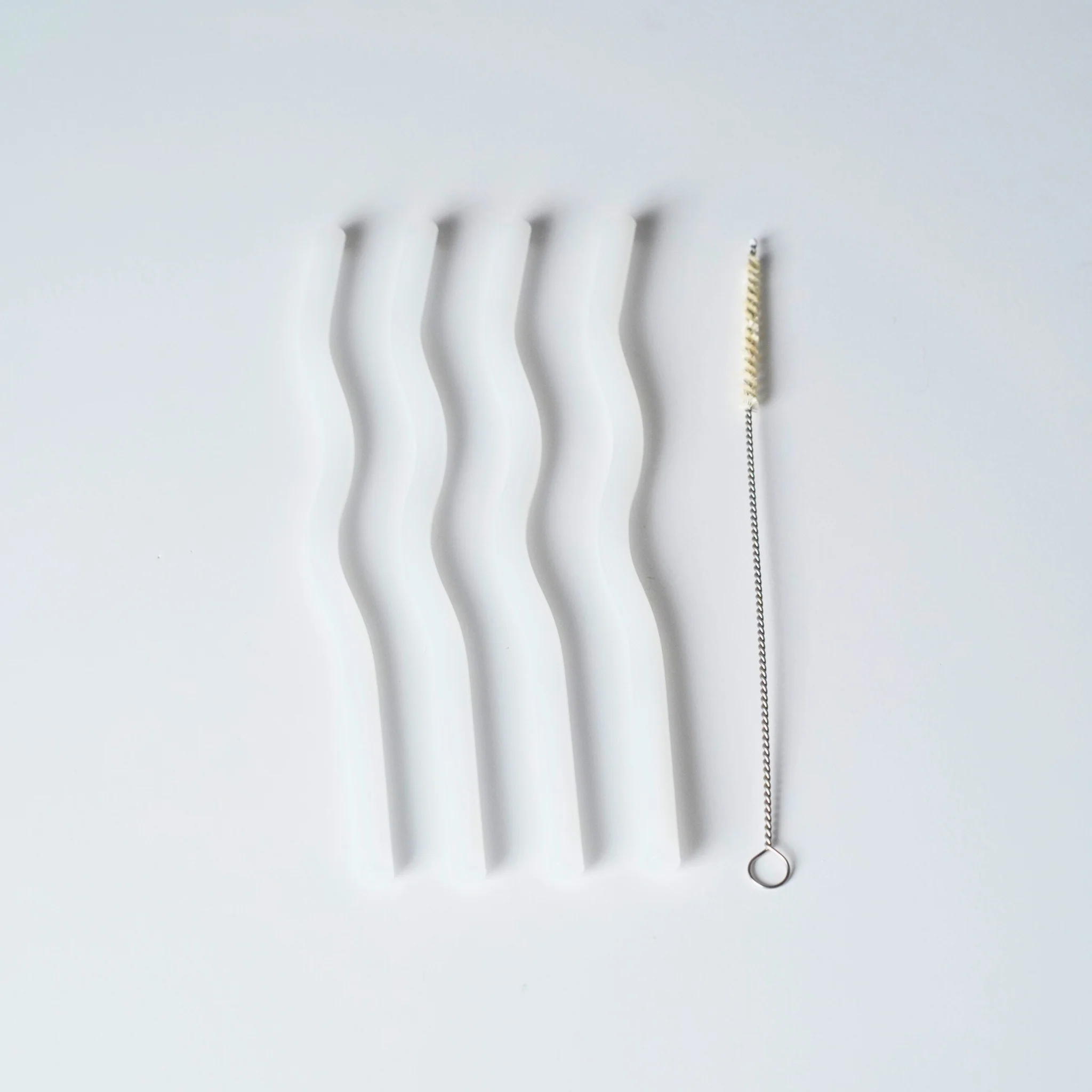 DESIGNSTUFF Curve Glass Straw, White (Set of 4) - Image 3