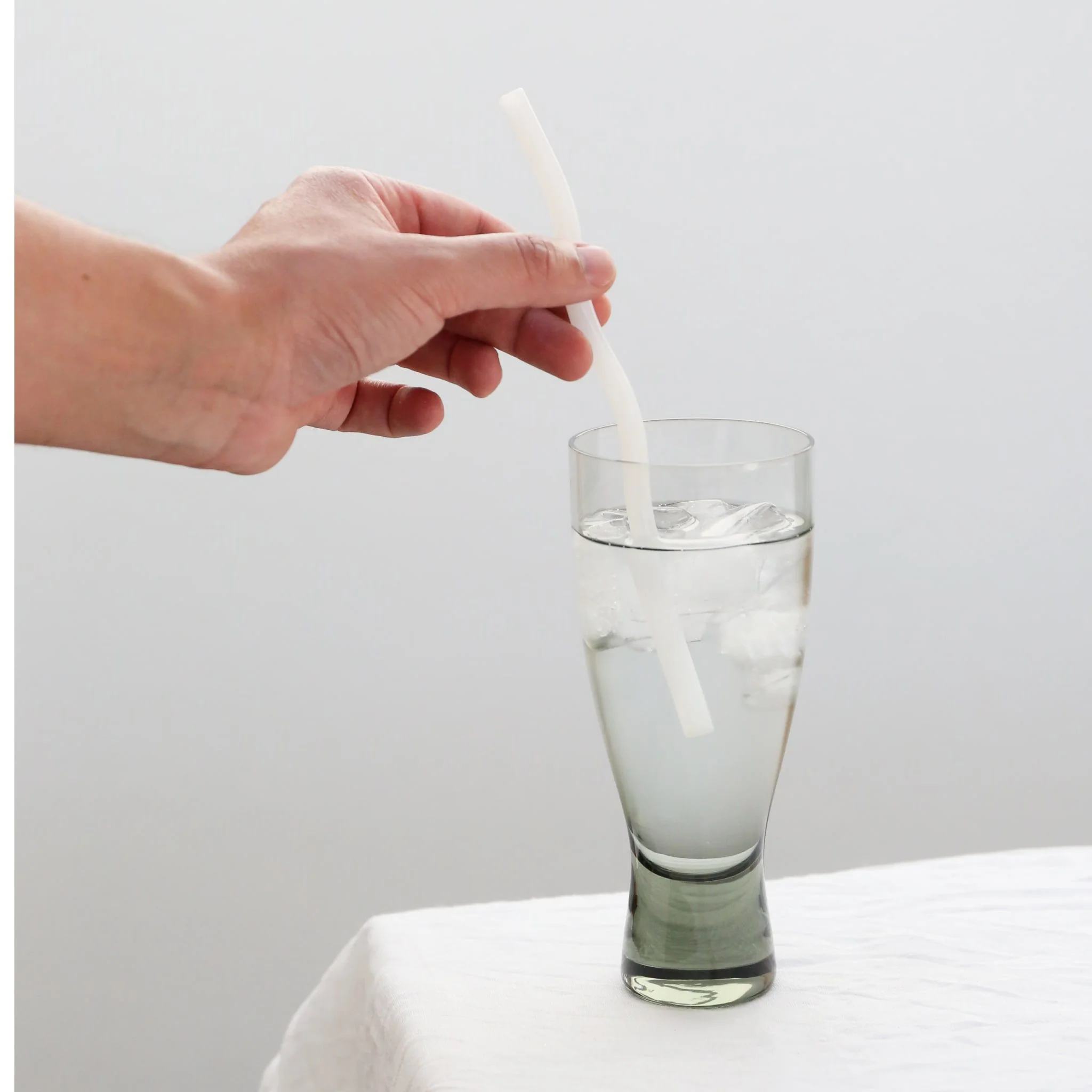 DESIGNSTUFF Curve Glass Straw, White (Set of 4) - Image 4