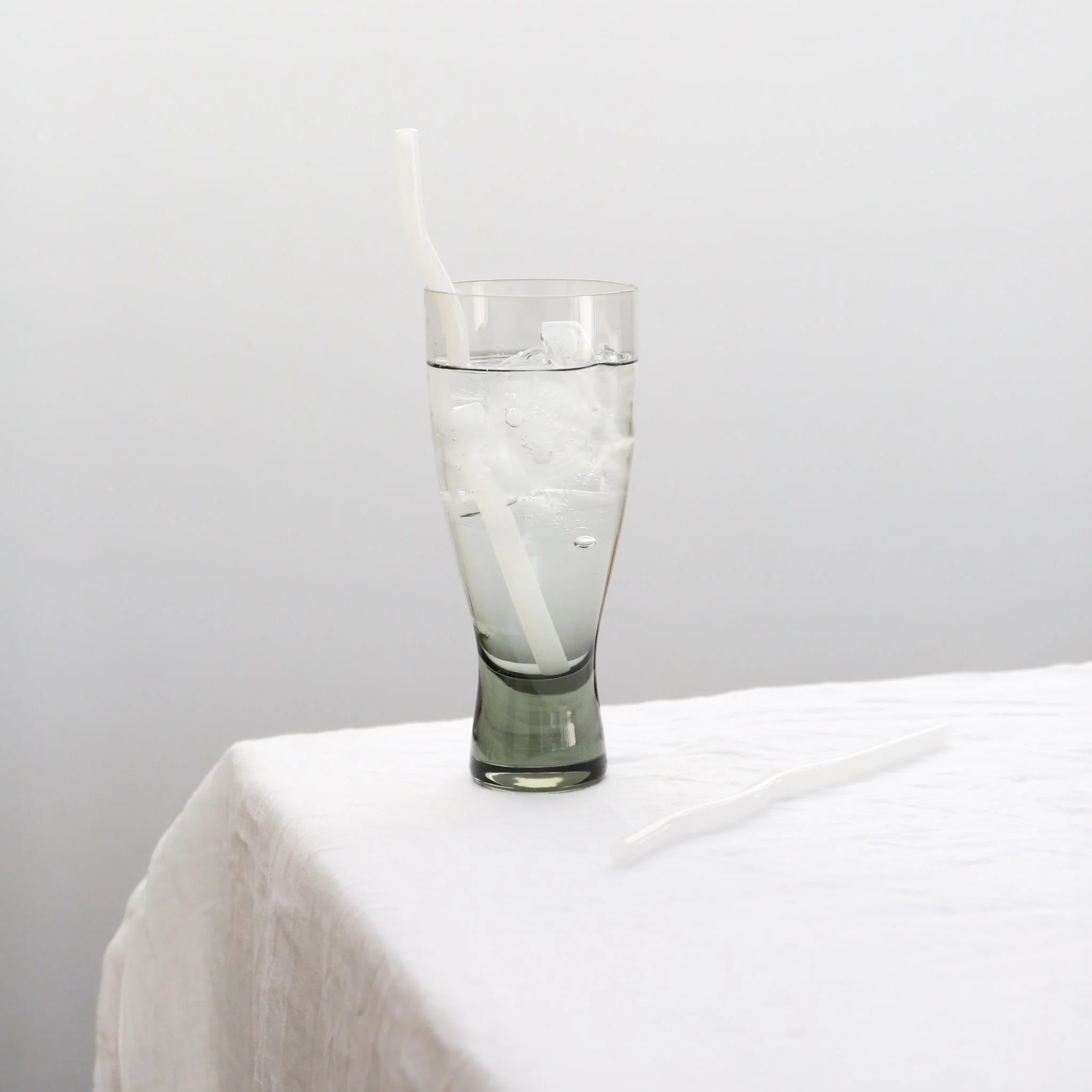 DESIGNSTUFF Curve Glass Straw, White (Set of 4) - Image 5