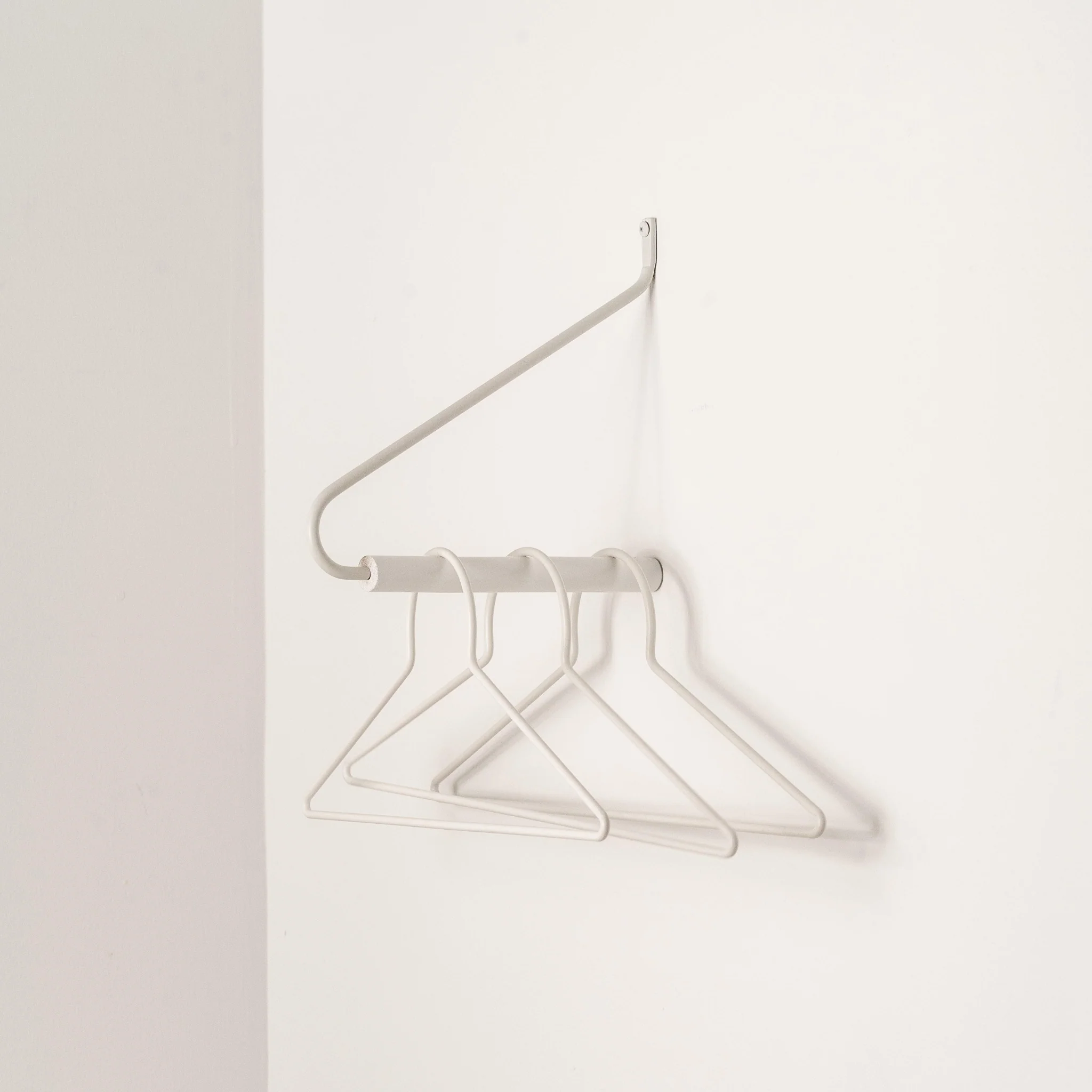 DESIGNSTUFF Curve Hangers - Set of 3, White - Image 2