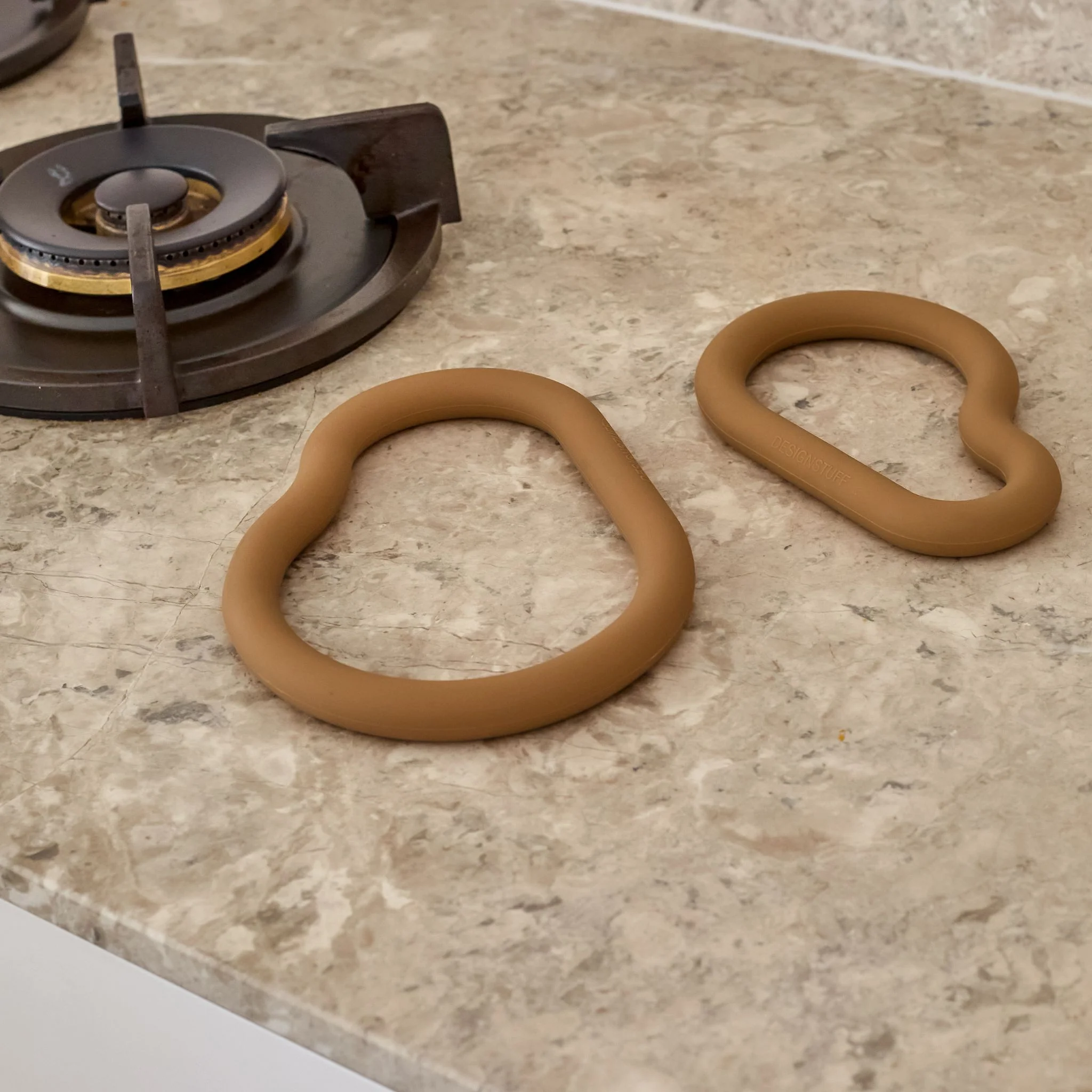 DESIGNSTUFF RUND Curve Silicone Trivet L, Camel - Image 5