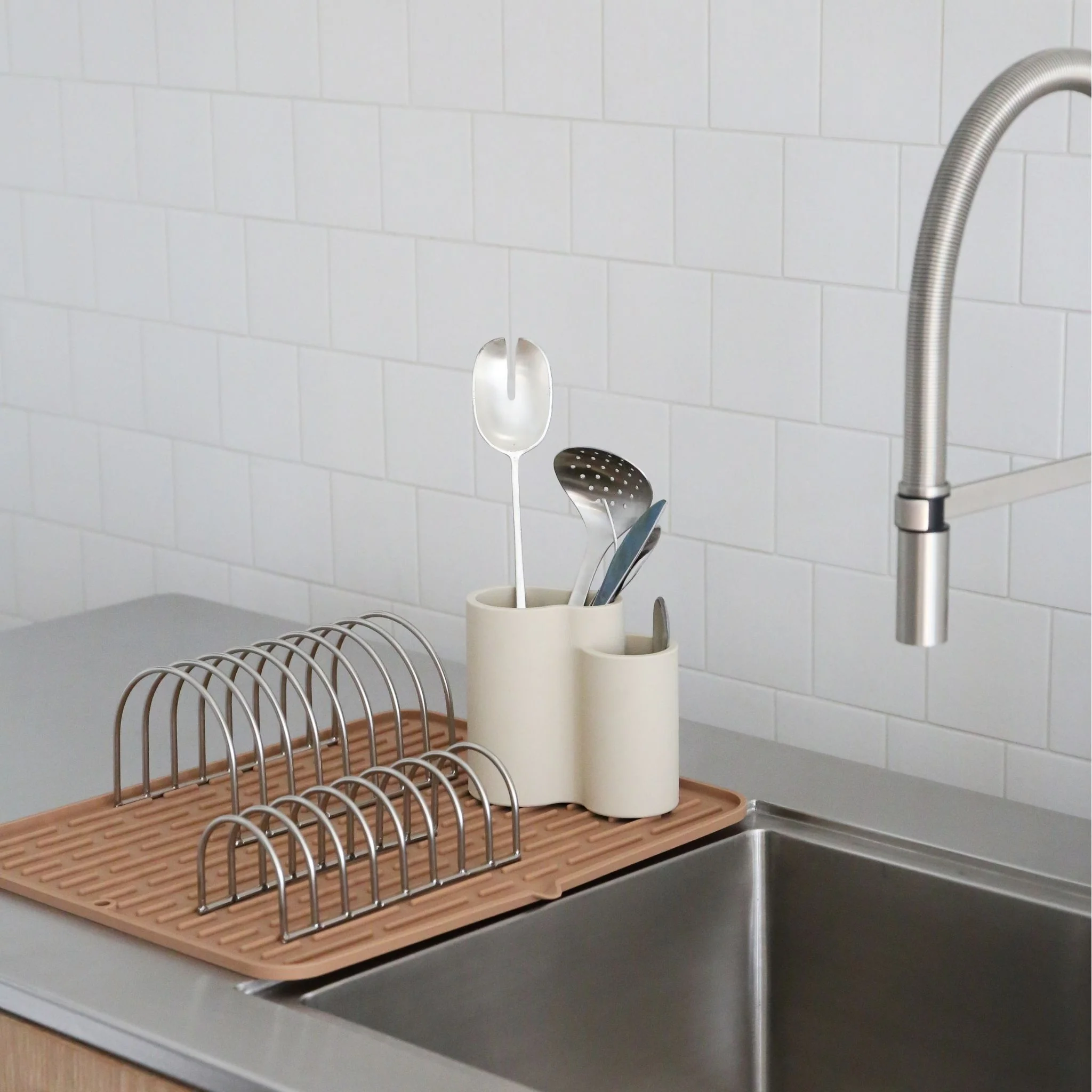 DESIGNSTUFF DRIP Dish Drainer, Brushed Steel (Set of 2) - Image 3