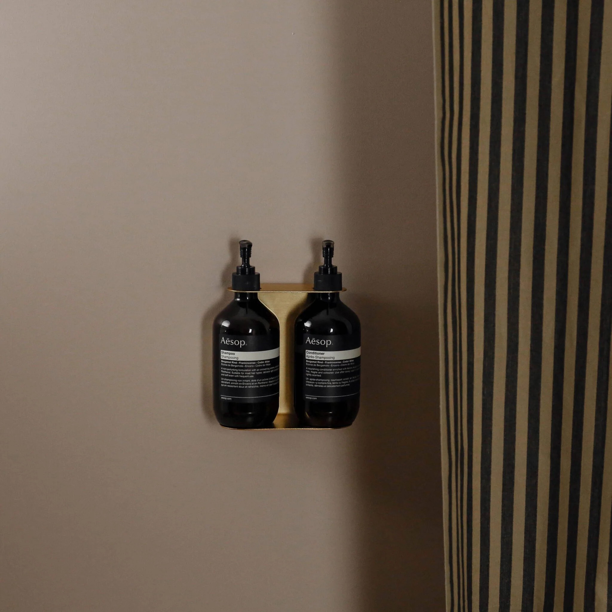 DESIGNSTUFF Dual Soap Dispenser Holder, Brushed Brass - Image 3