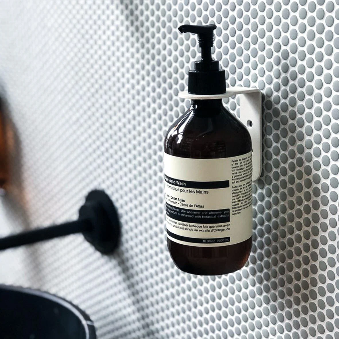 DESIGNSTUFF Floating Soap Dispenser Holder, White - Image 3