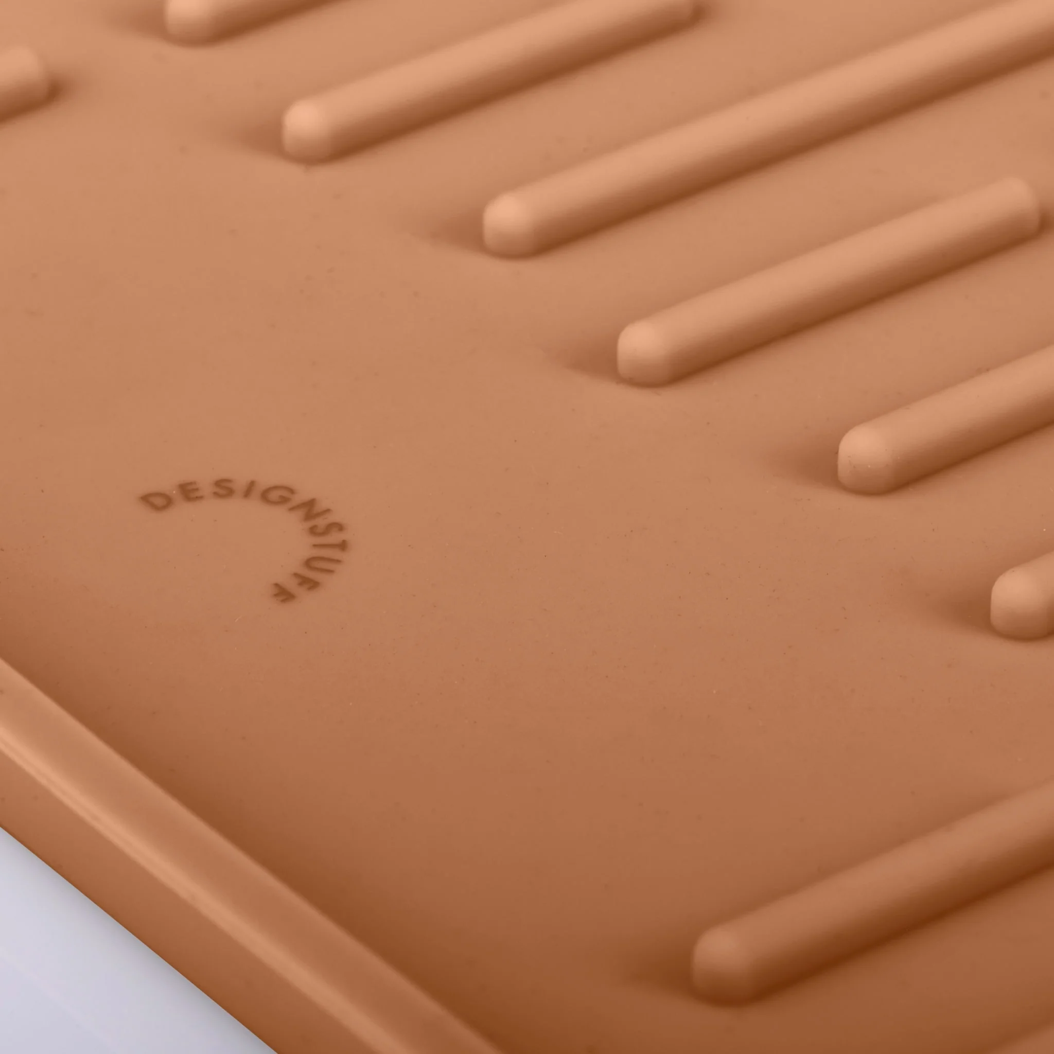 DESIGNSTUFF DRIP Folding Silicone Drying Mat Large w/ Drainage Mouth, Camel - Image 6