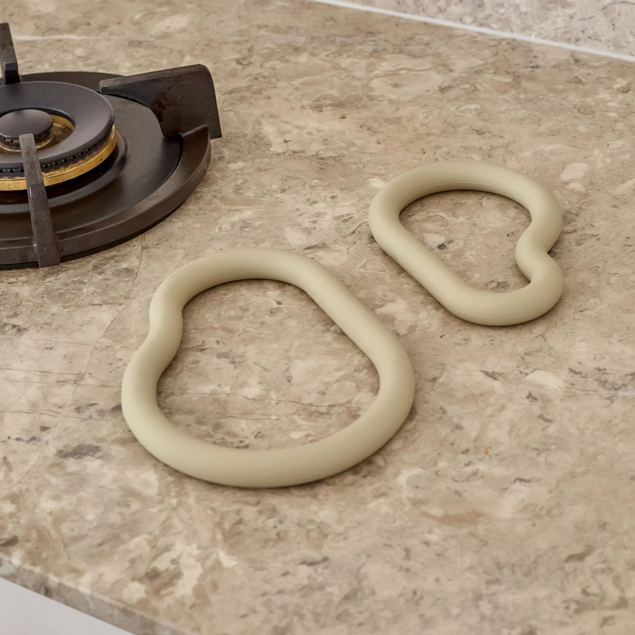 DESIGNSTUFF RUND Curve Silicone Trivet, Sand - Image 6
