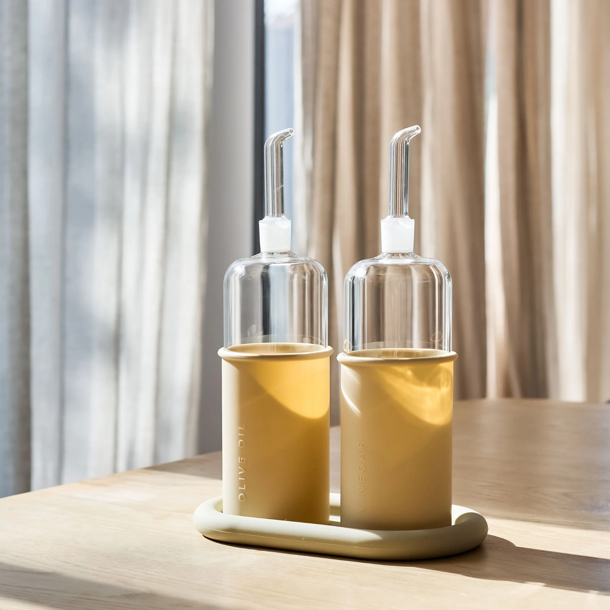 DESIGNSTUFF LUYO Oil & Vinegar Bottle Gift Set, 700 ml, Sand - Image 3