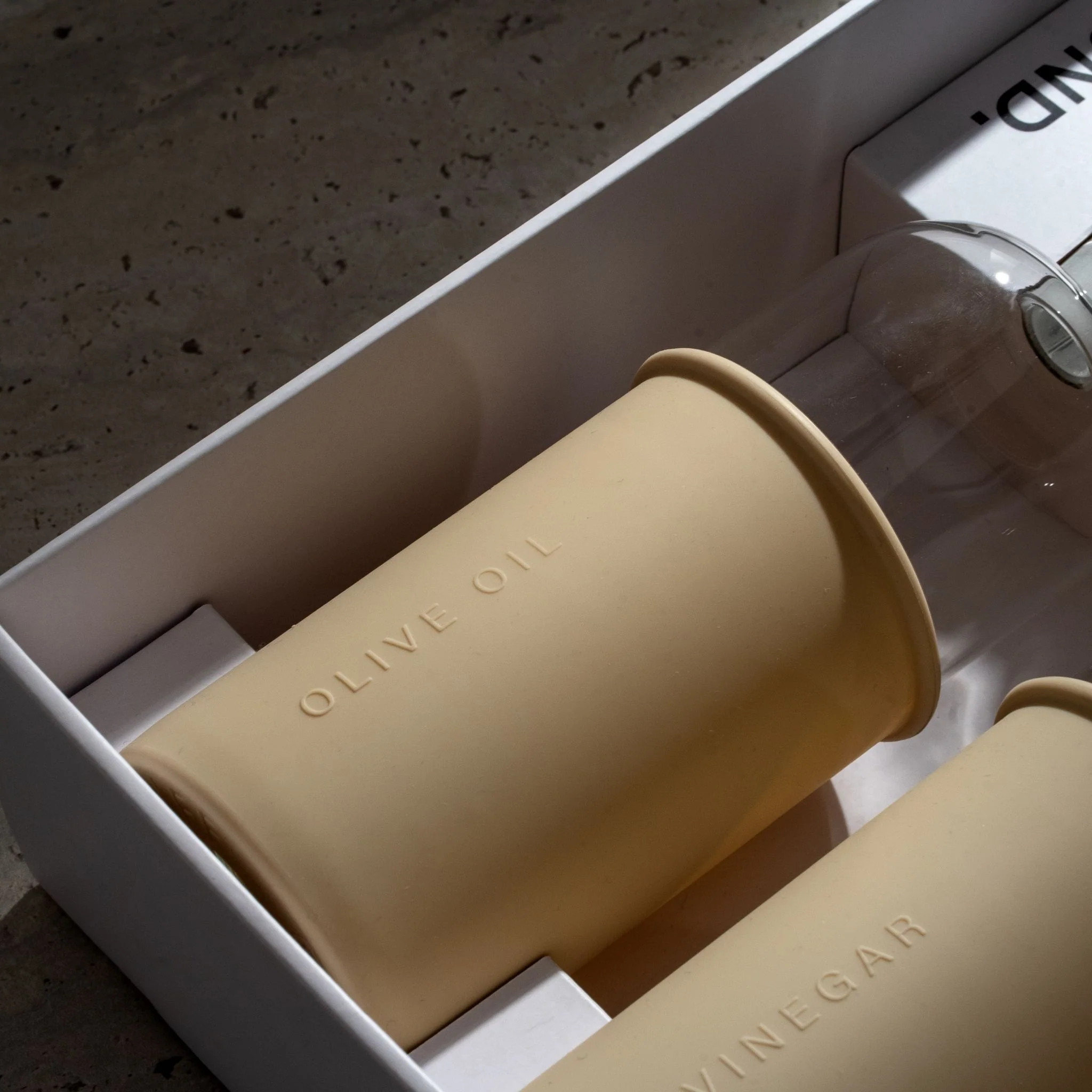 DESIGNSTUFF LUYO Oil & Vinegar Bottle Gift Set, 700 ml, Sand - Image 7