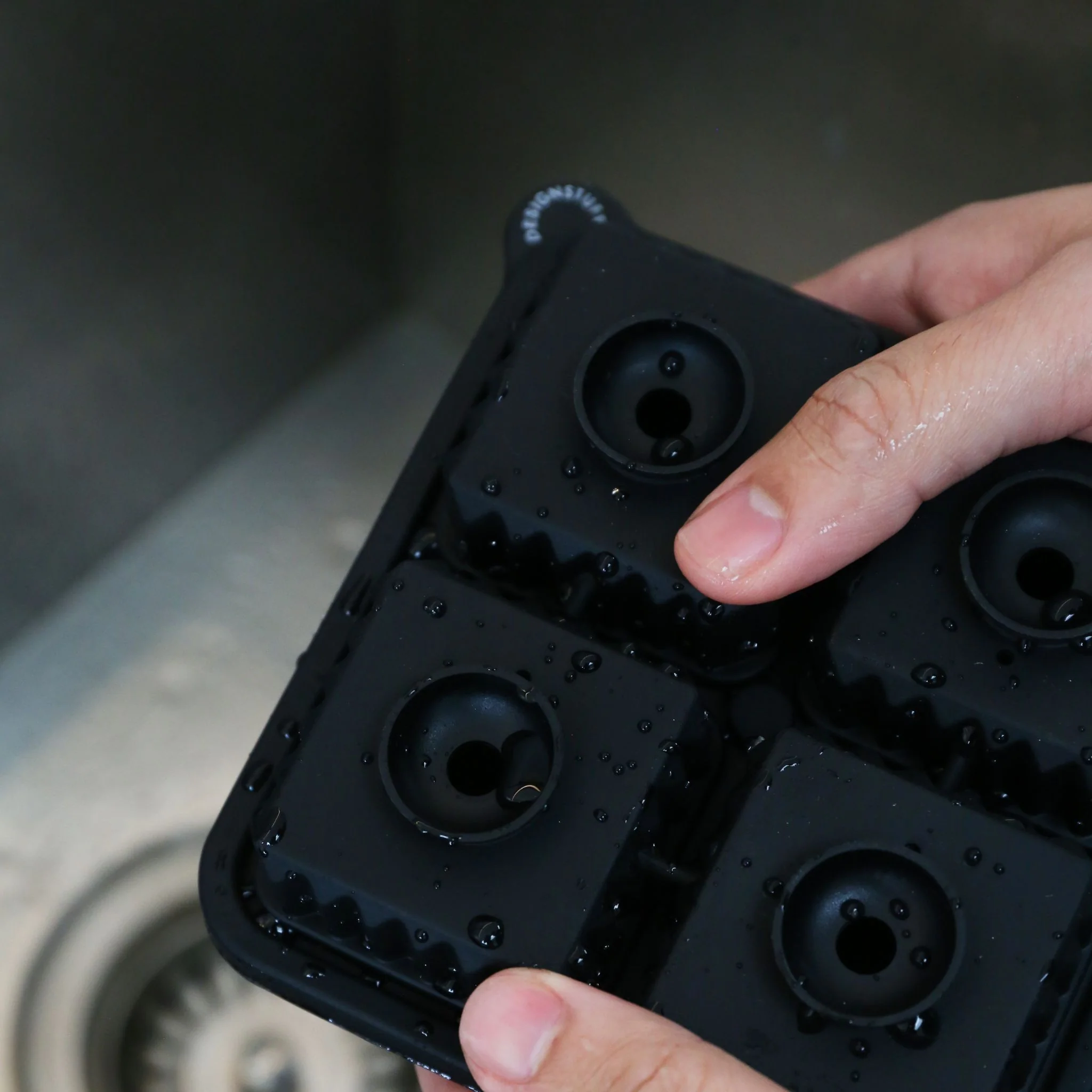 DESIGNSTUFF Prism Ice Cube Tray, Black - Image 3