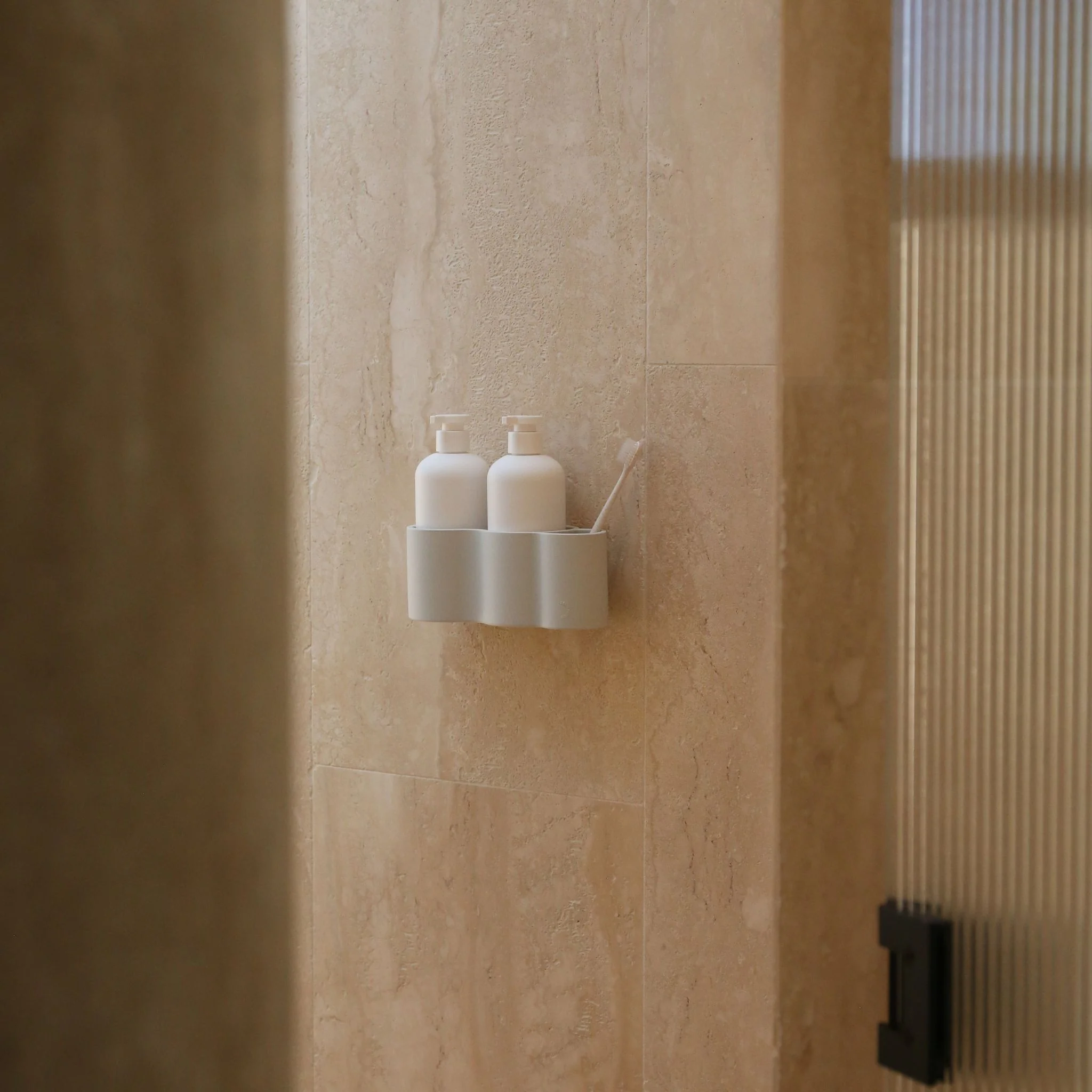 DESIGNSTUFF CURV Shower Caddy, Silicone/Adhesive, Light Grey - Image 5