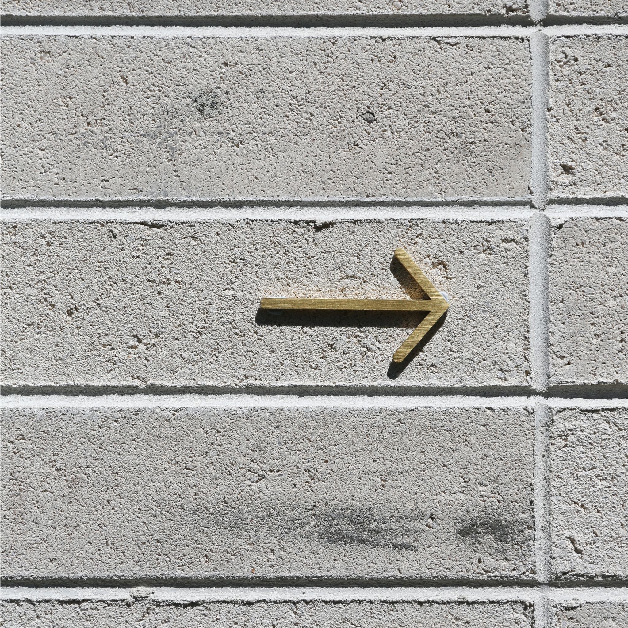 DESIGNSTUFF Signage, Arrow, Brushed Brass - Image 3