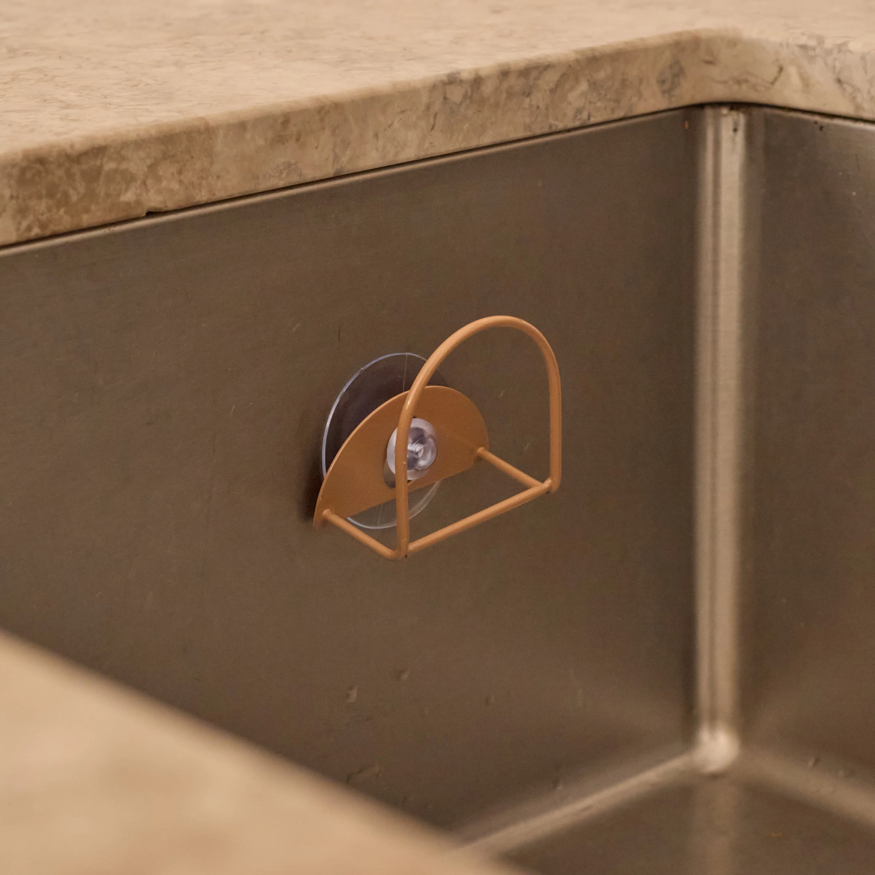 DESIGNSTUFF DRIP Sink Sponge Holder, Camel - Image 2