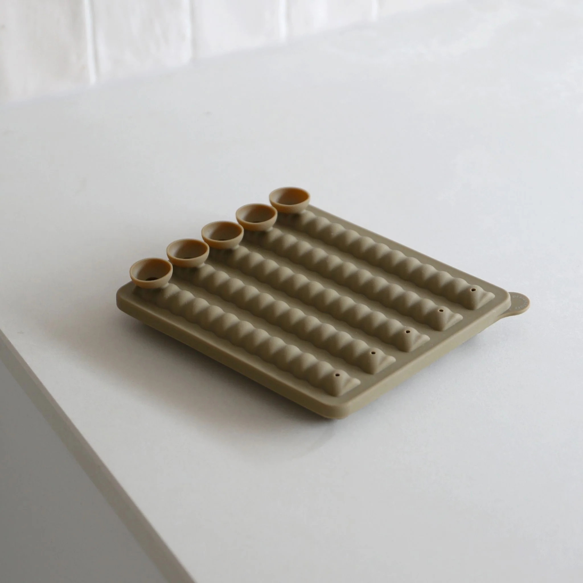 DESIGNSTUFF Spiral Twist Ice Cube Tray, Khaki - Image 4