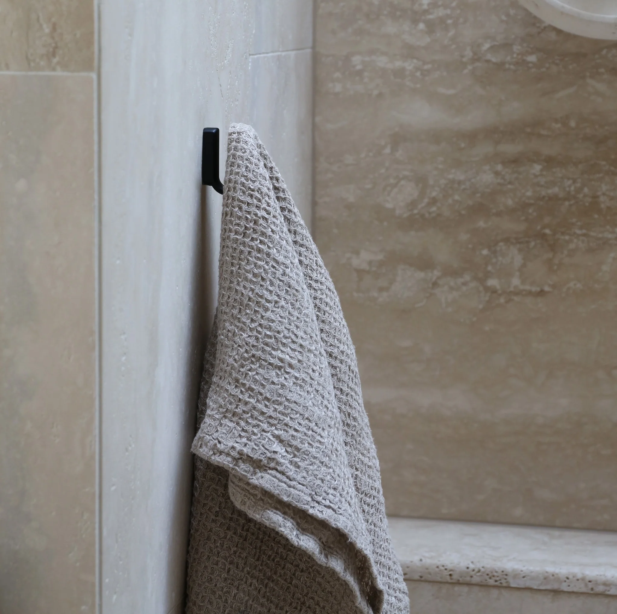 DESIGNSTUFF FORMA U-Curve Hook, Black - Image 3