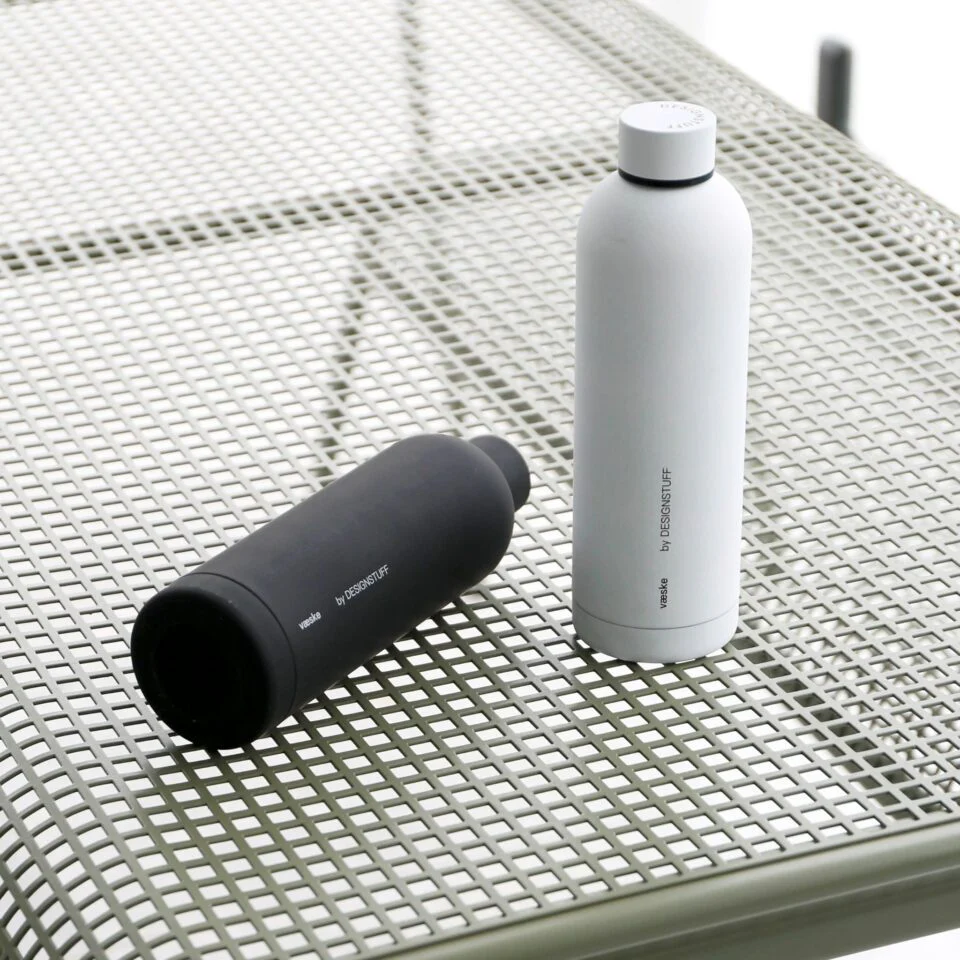 DESIGNSTUFF Vaeske Drink Bottle 750ml, Black - Image 6