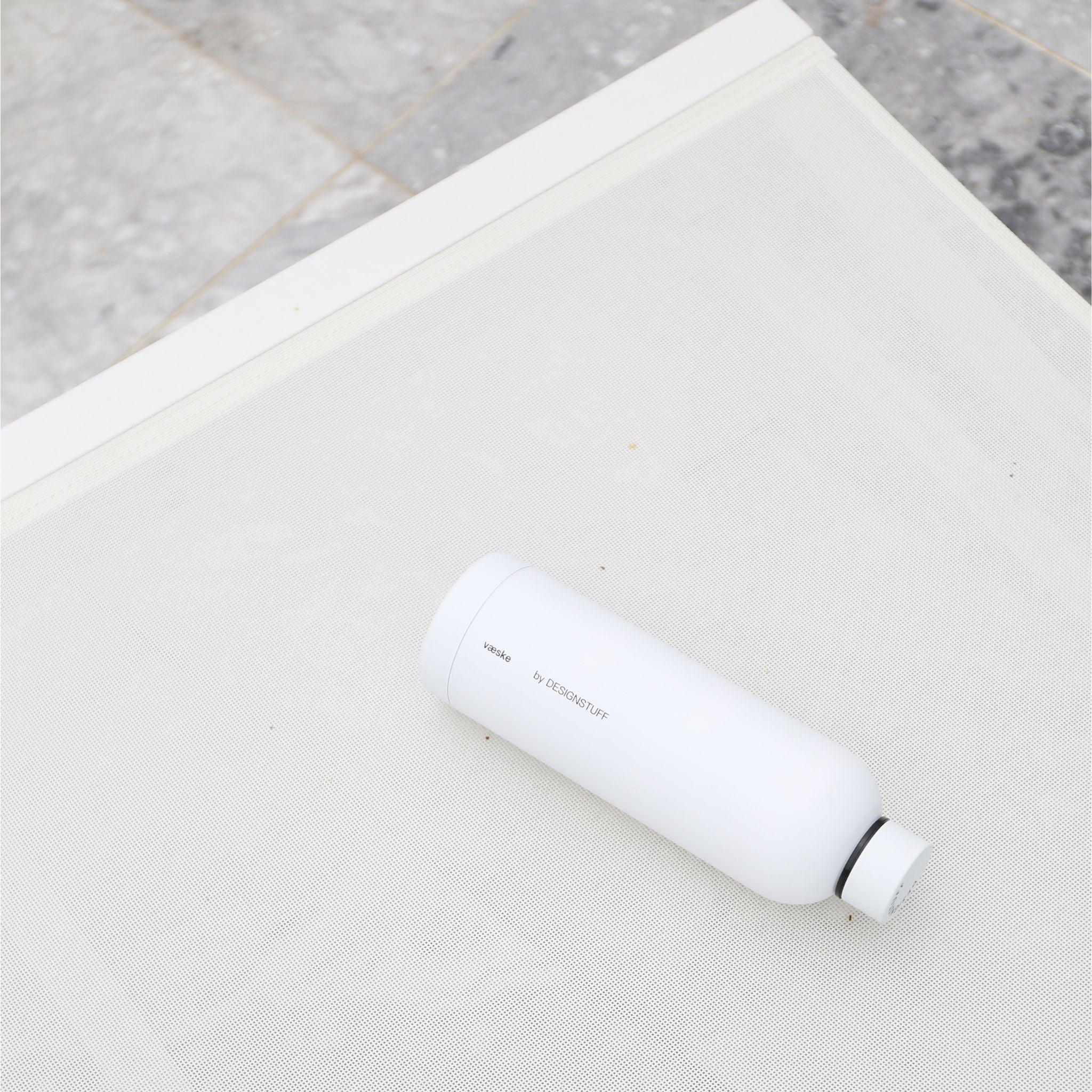 DESIGNSTUFF Vaeske Drink Bottle 750ml, White - Image 11
