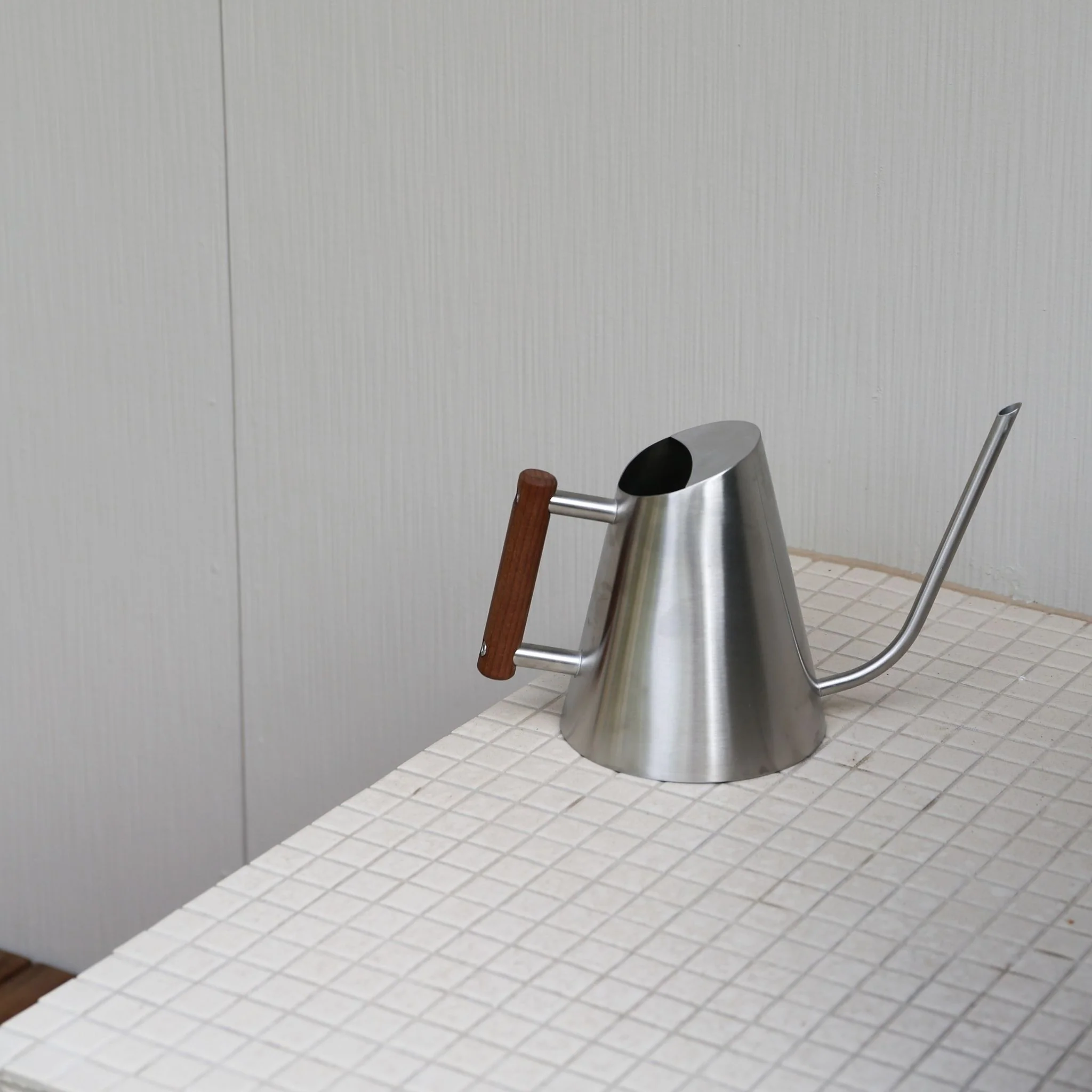 DESIGNSTUFF VIAH Watering Can 1.3L, Stainless Steel/Stained Wood Handle - Image 6