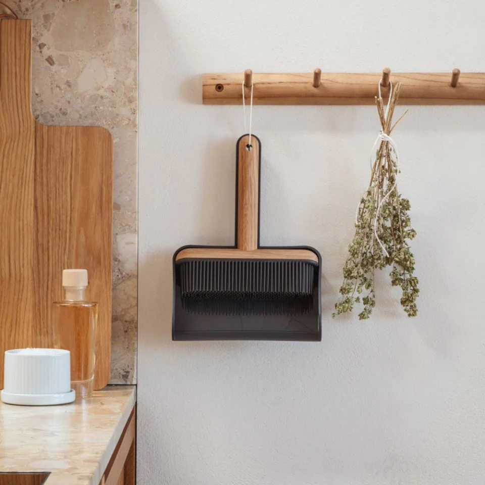 EVA SOLO Dustpan & Brush Set - Image 2