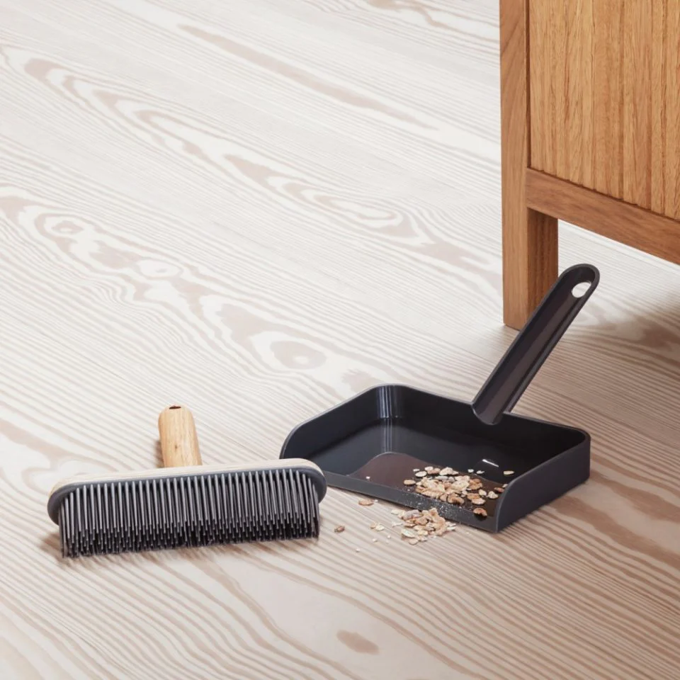 EVA SOLO Dustpan & Brush Set - Image 3