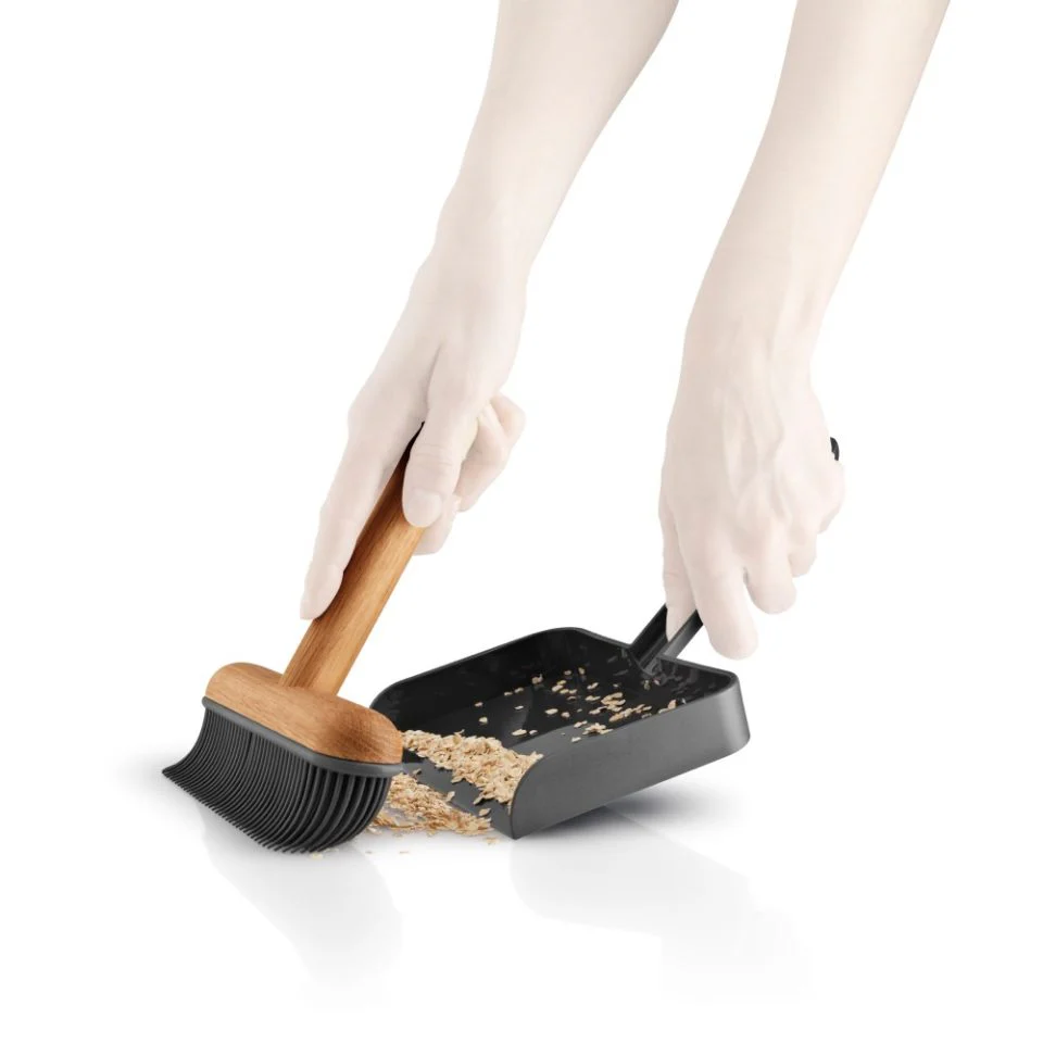 EVA SOLO Dustpan & Brush Set - Image 5