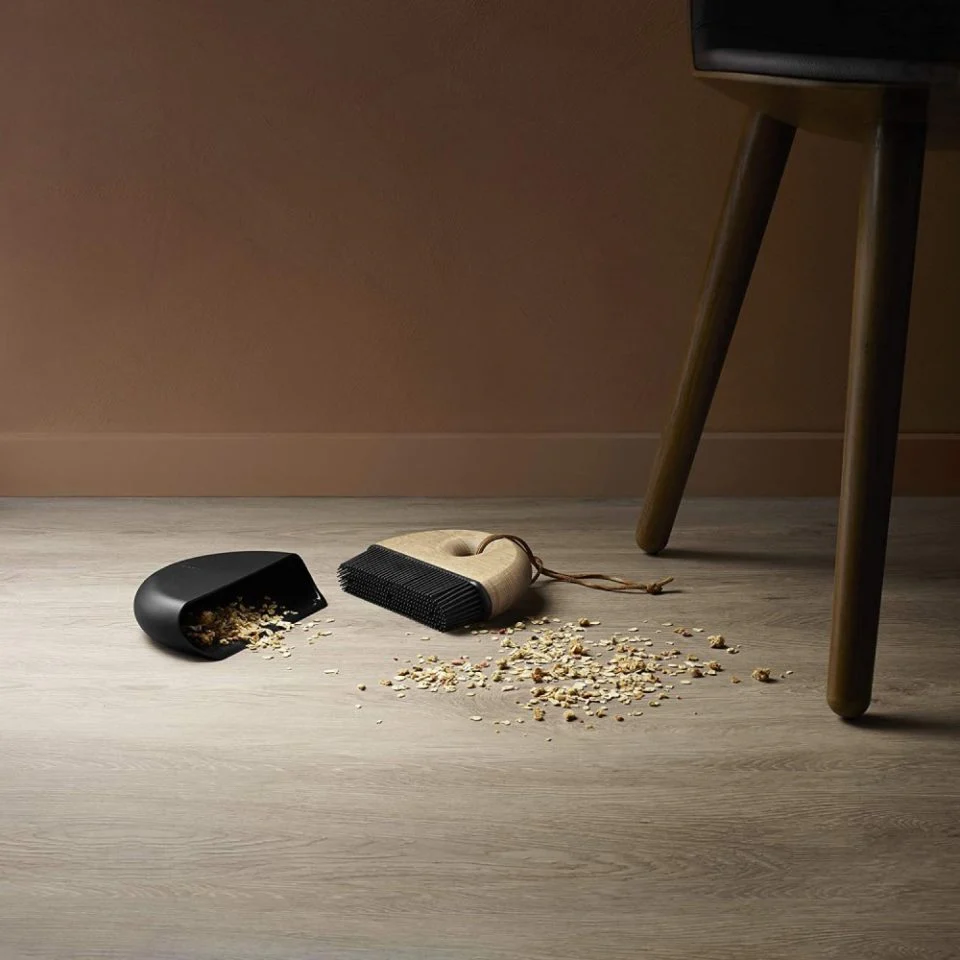 EVA SOLO Sweep Table Dustpan & Brush Set - Image 3