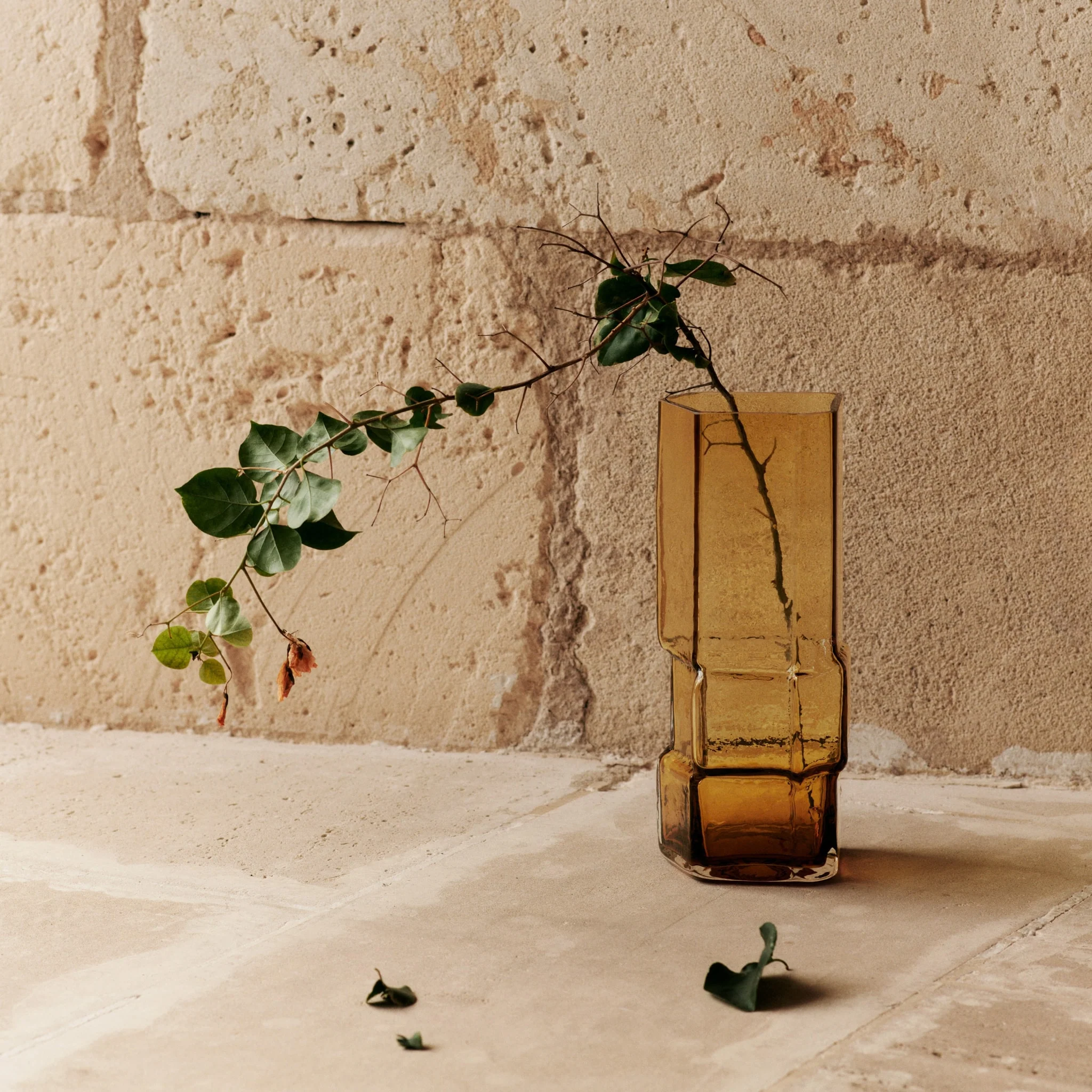 FERM LIVING Muro Vase, H30cm, Recycled Amber - Image 3