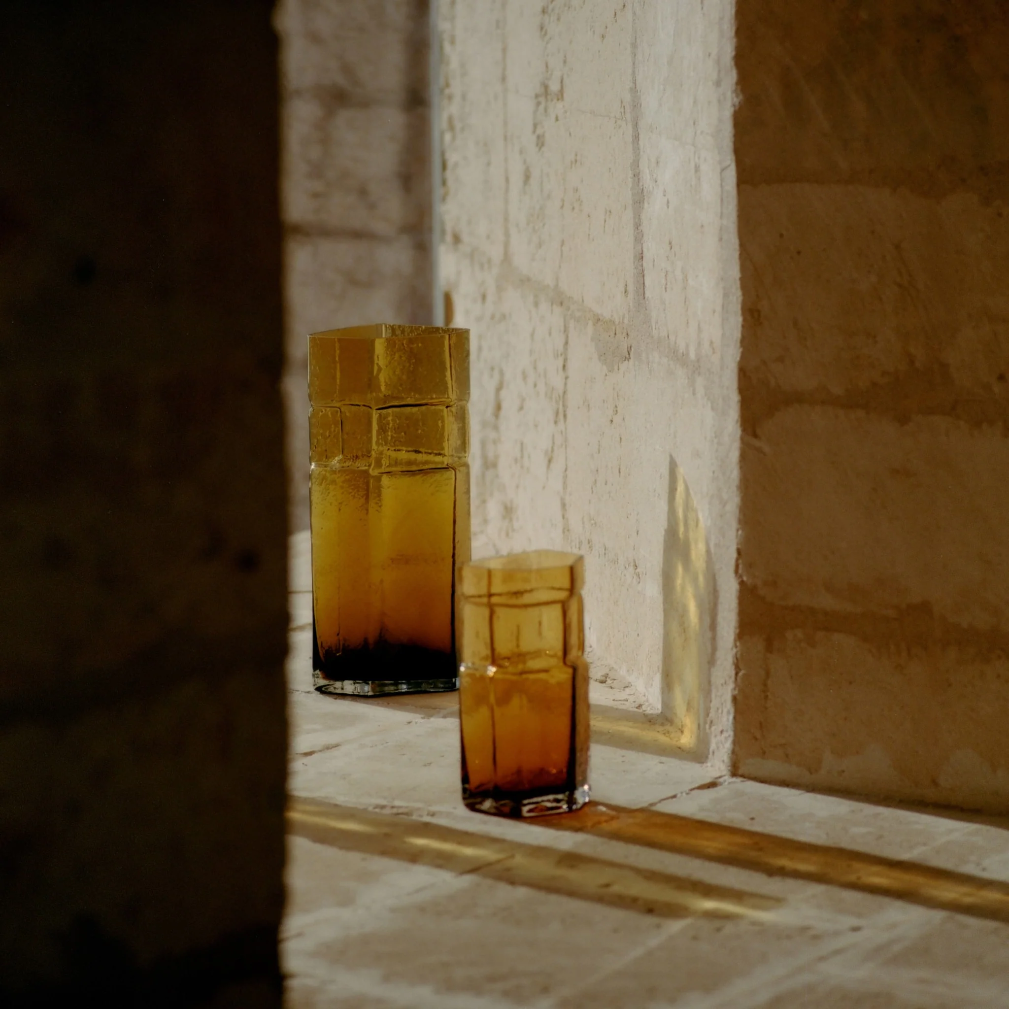 FERM LIVING Muro Vase, H38cm, Recycled Amber - Image 3